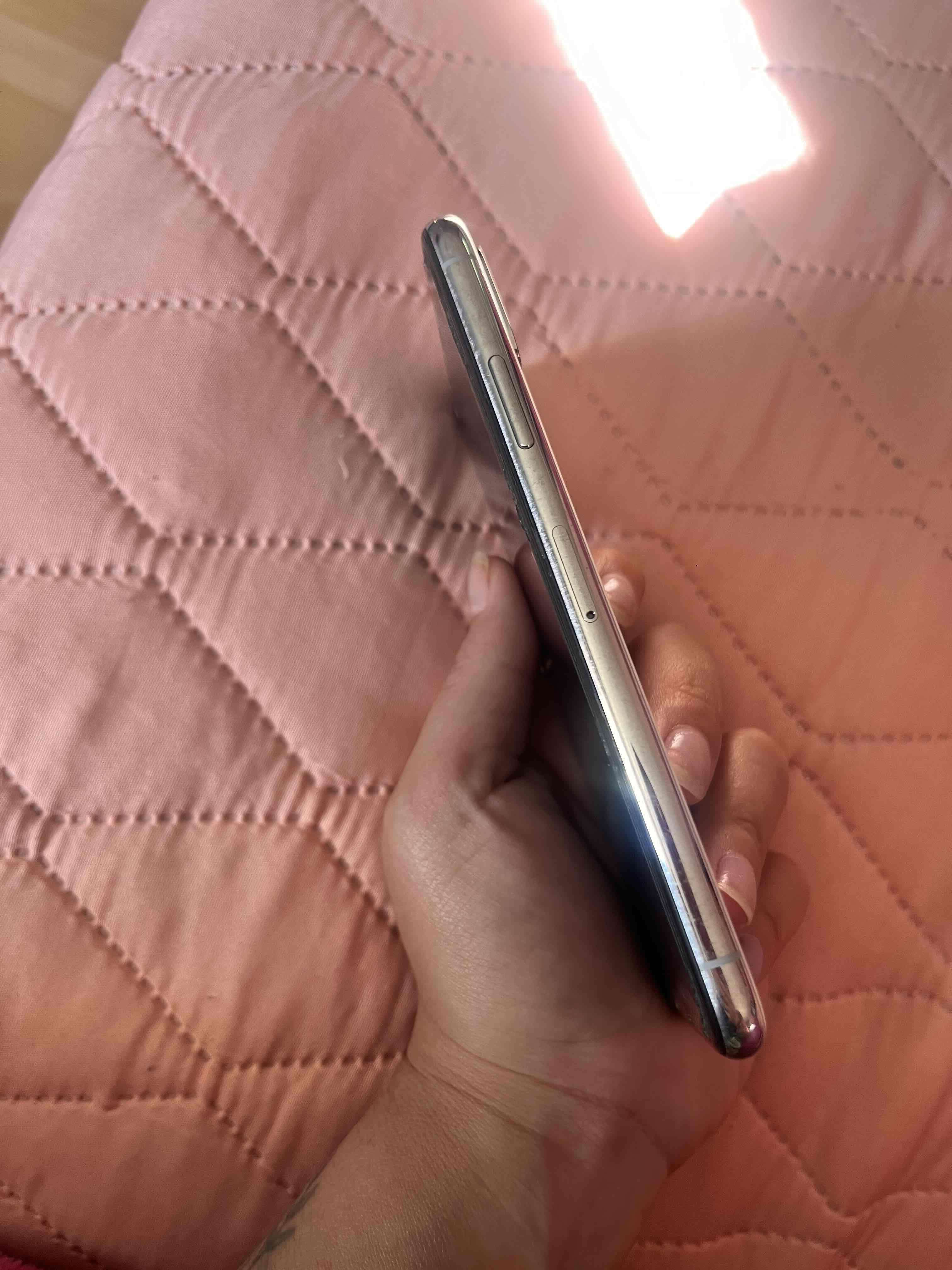 iPhone blanco en buen estado - miniatura 5