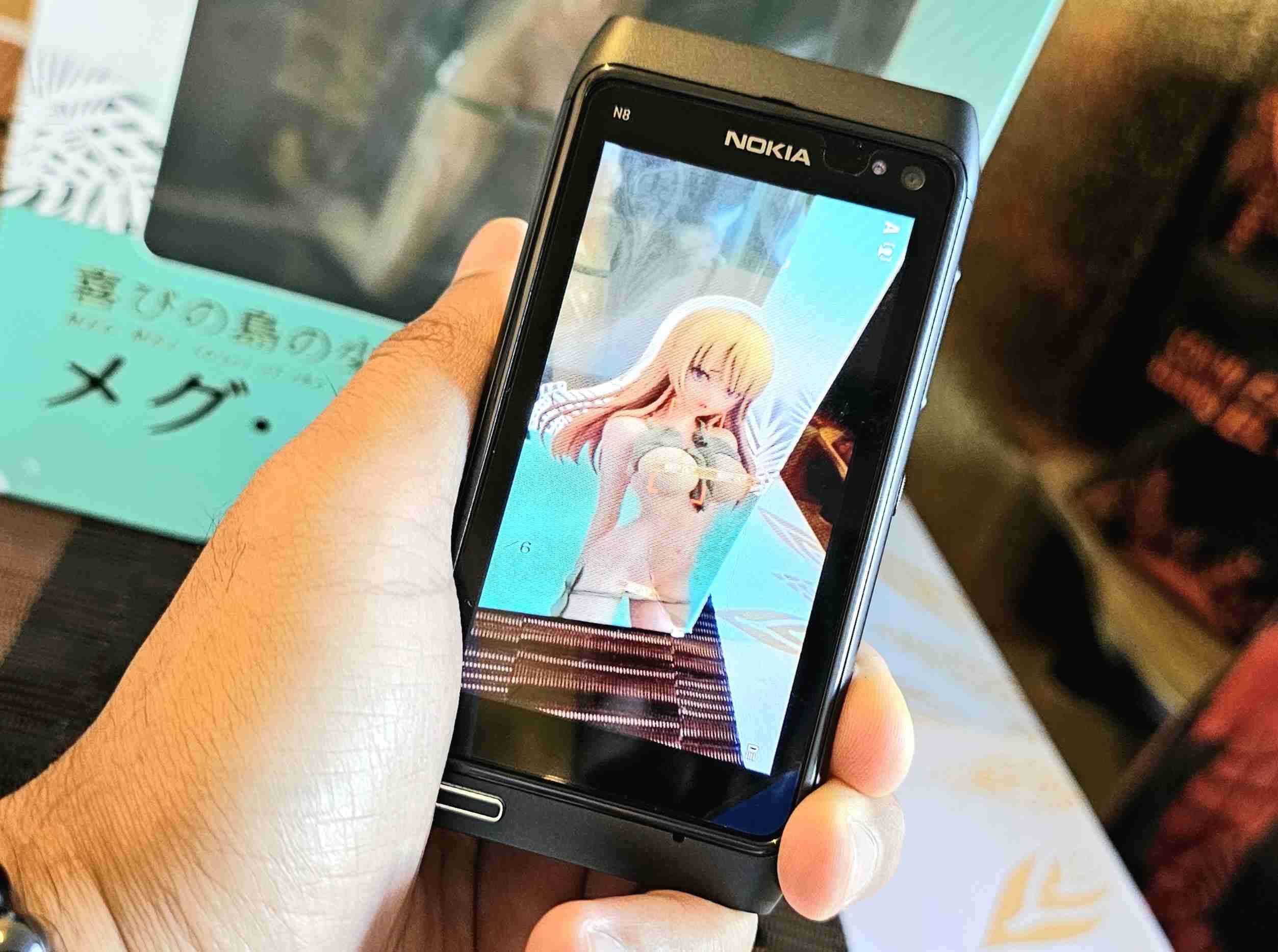 Teléfono Nokia clásico N8 con plásticos de fabrica - miniatura 1