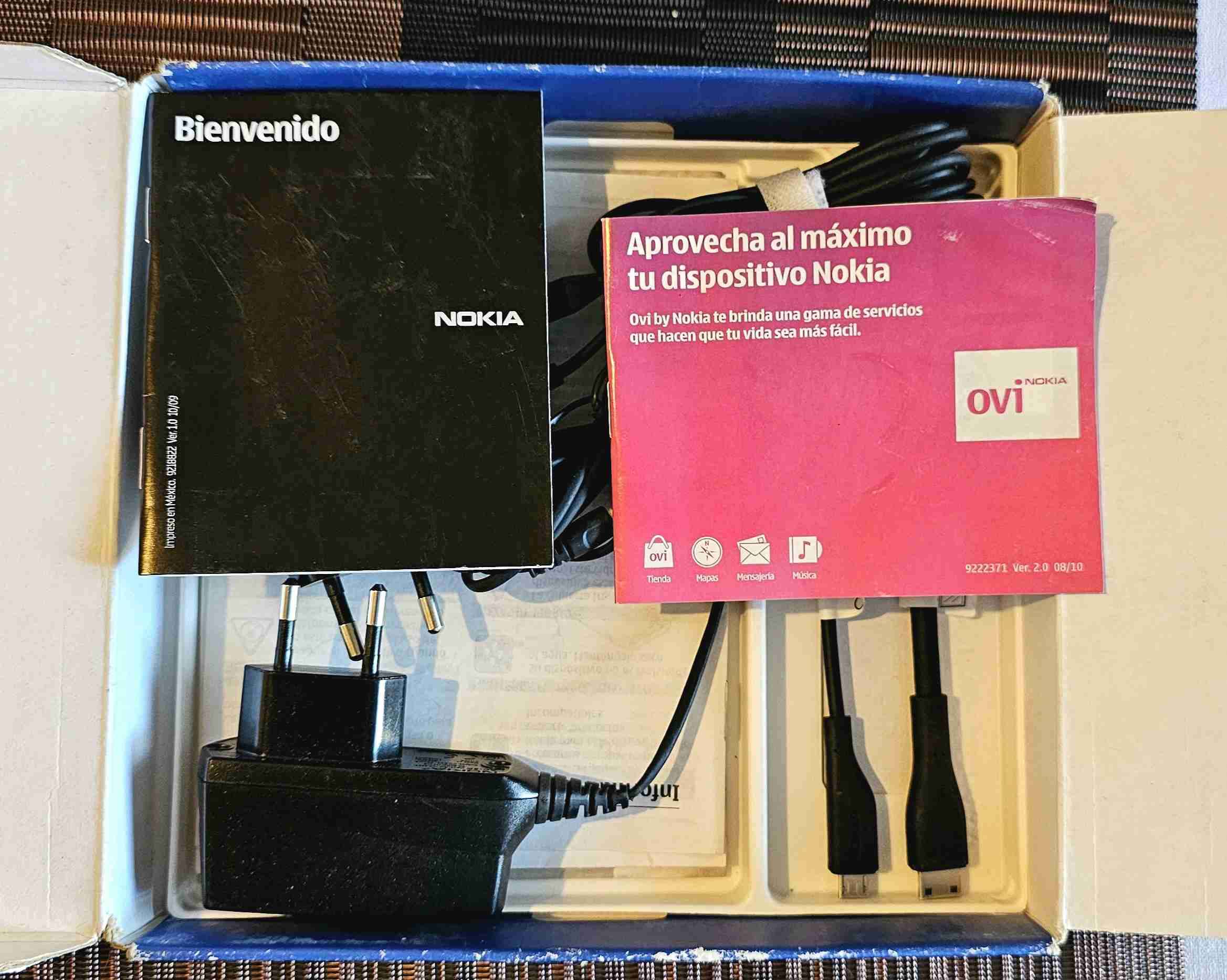 Teléfono Nokia clásico N8 con plásticos de fabrica - miniatura 6