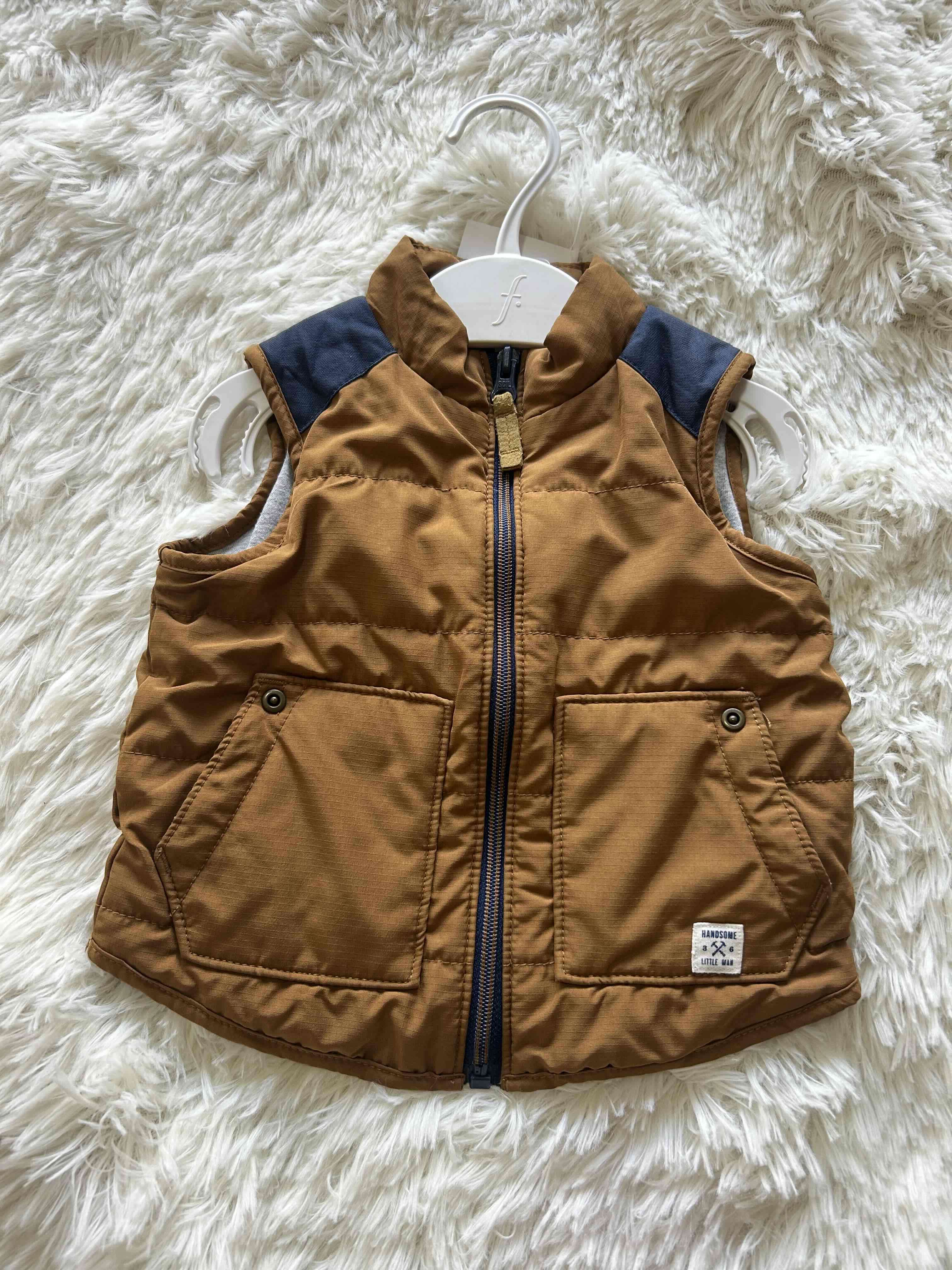 Chaqueta sin manga acolchada marrón para niños