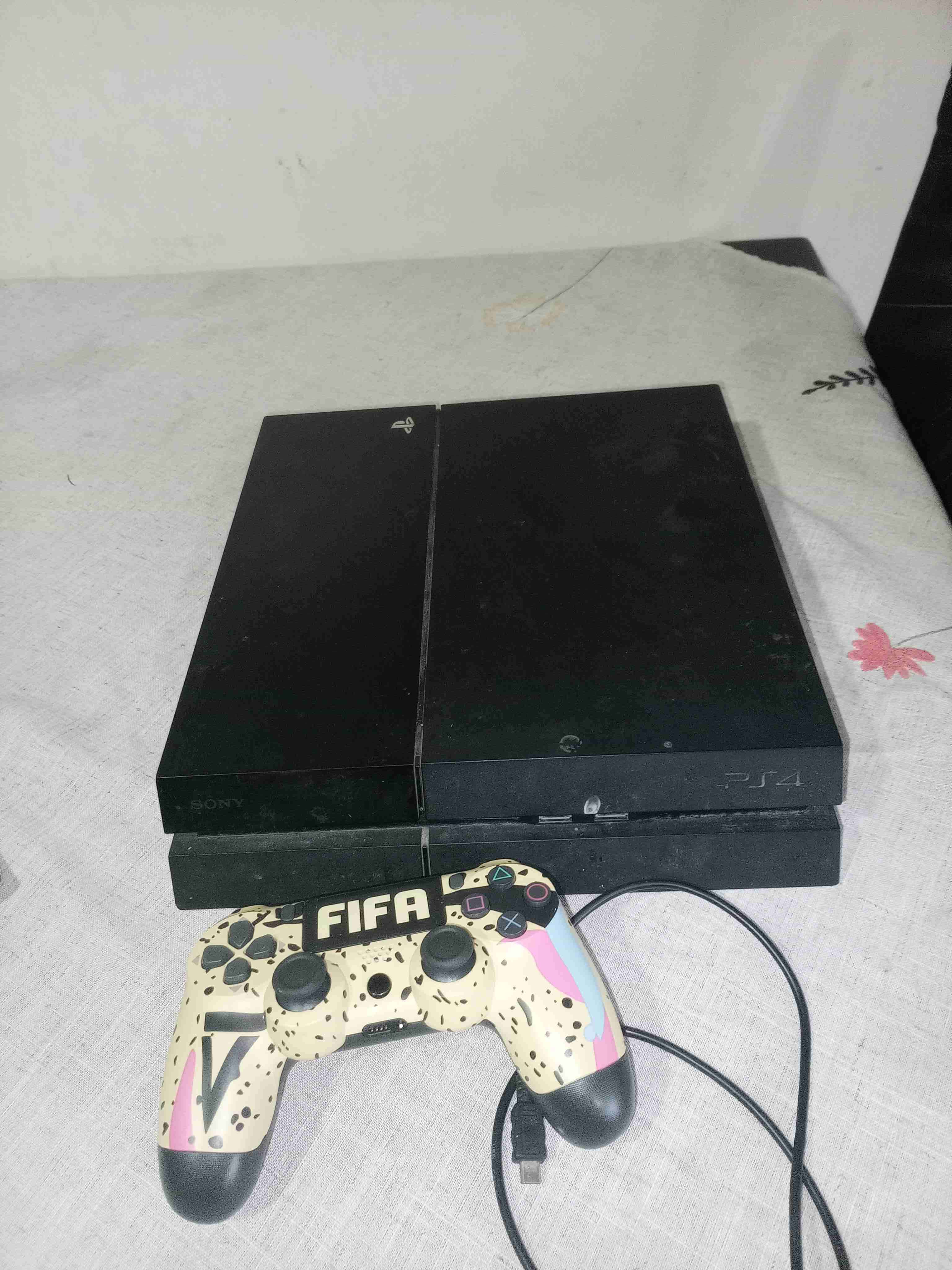 Consola PS4 con mando personalizado - miniatura 2