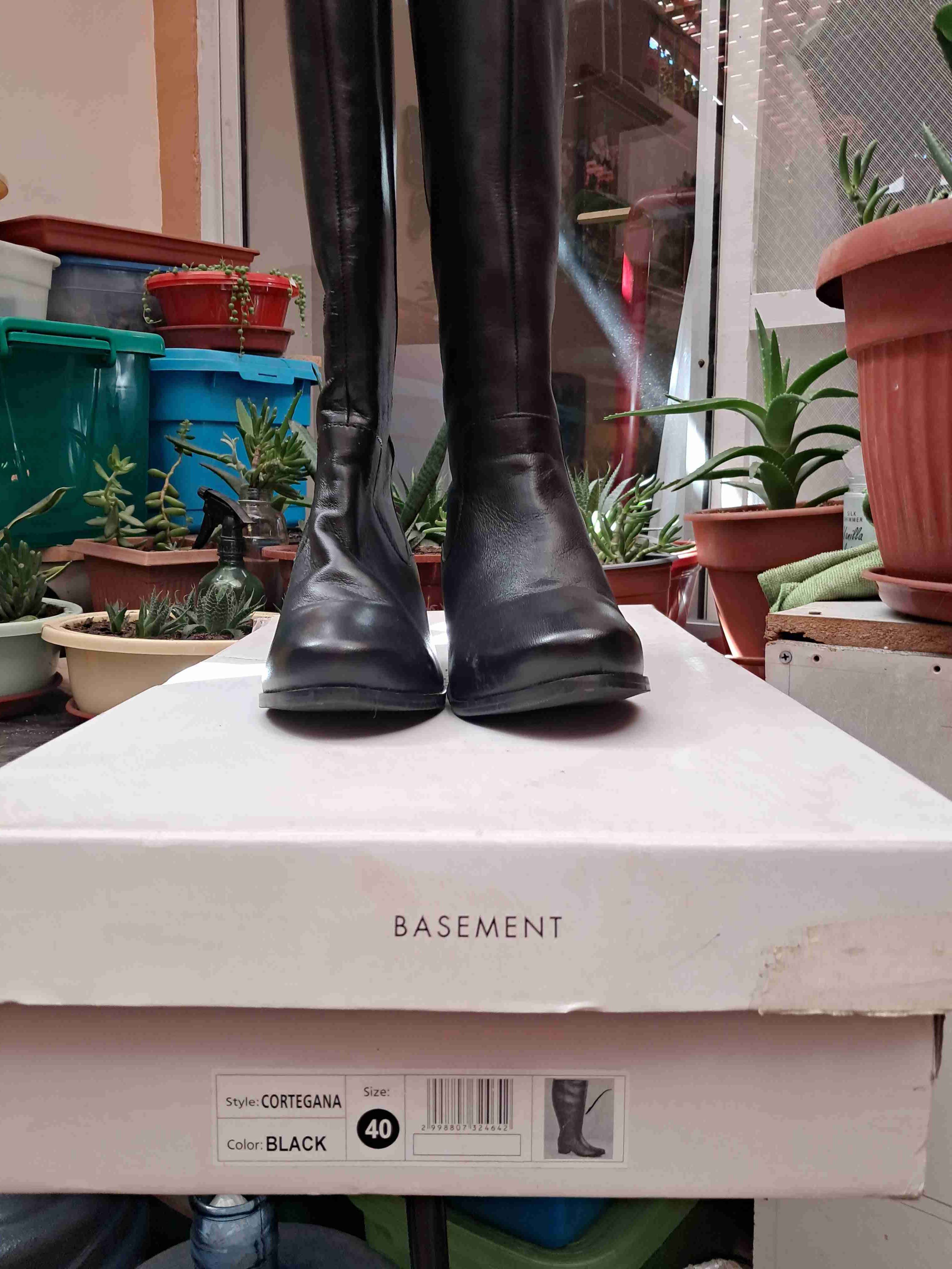 Botas negras de cuero largas - miniatura 2