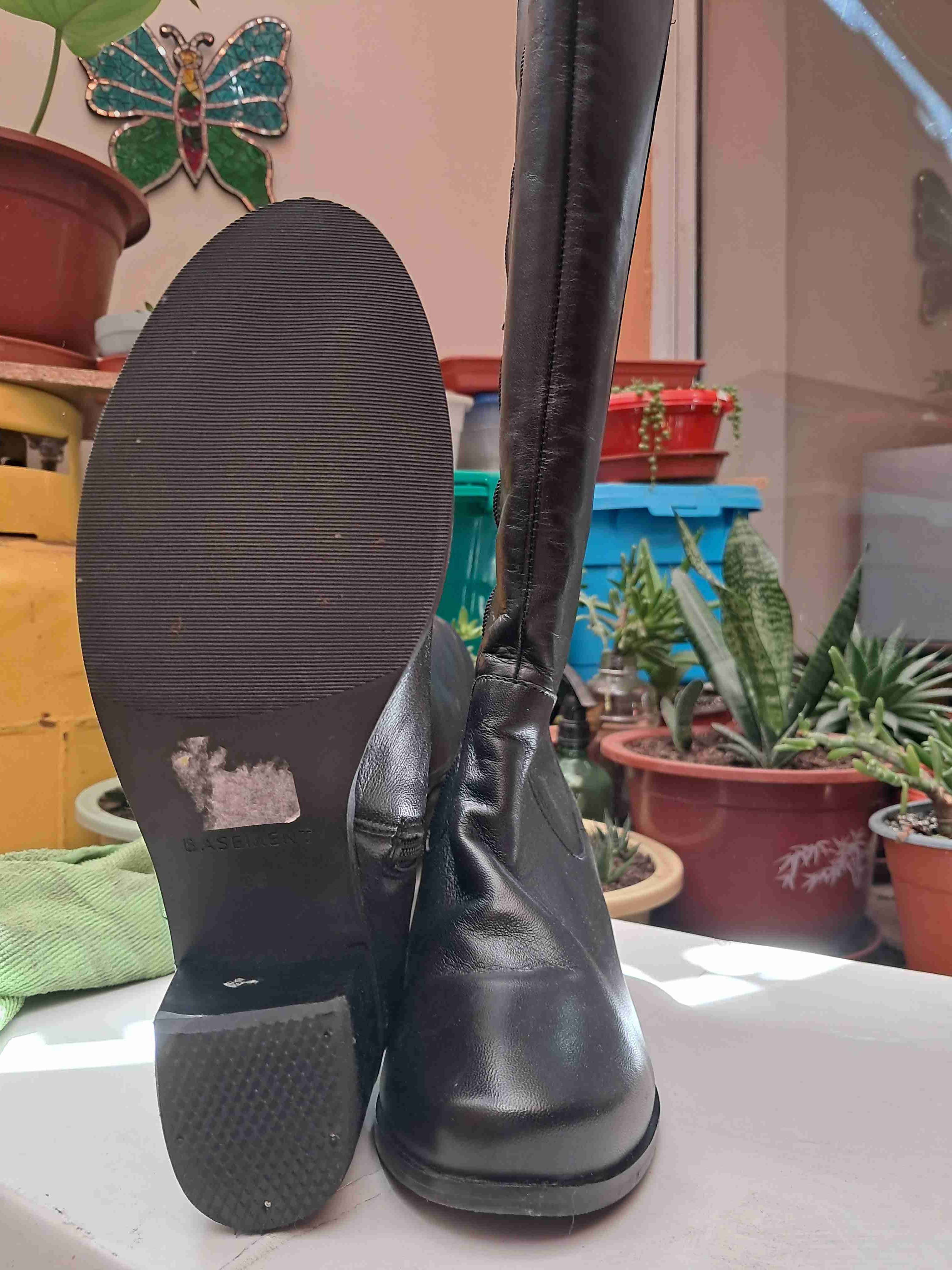 Botas negras de cuero largas - miniatura 3