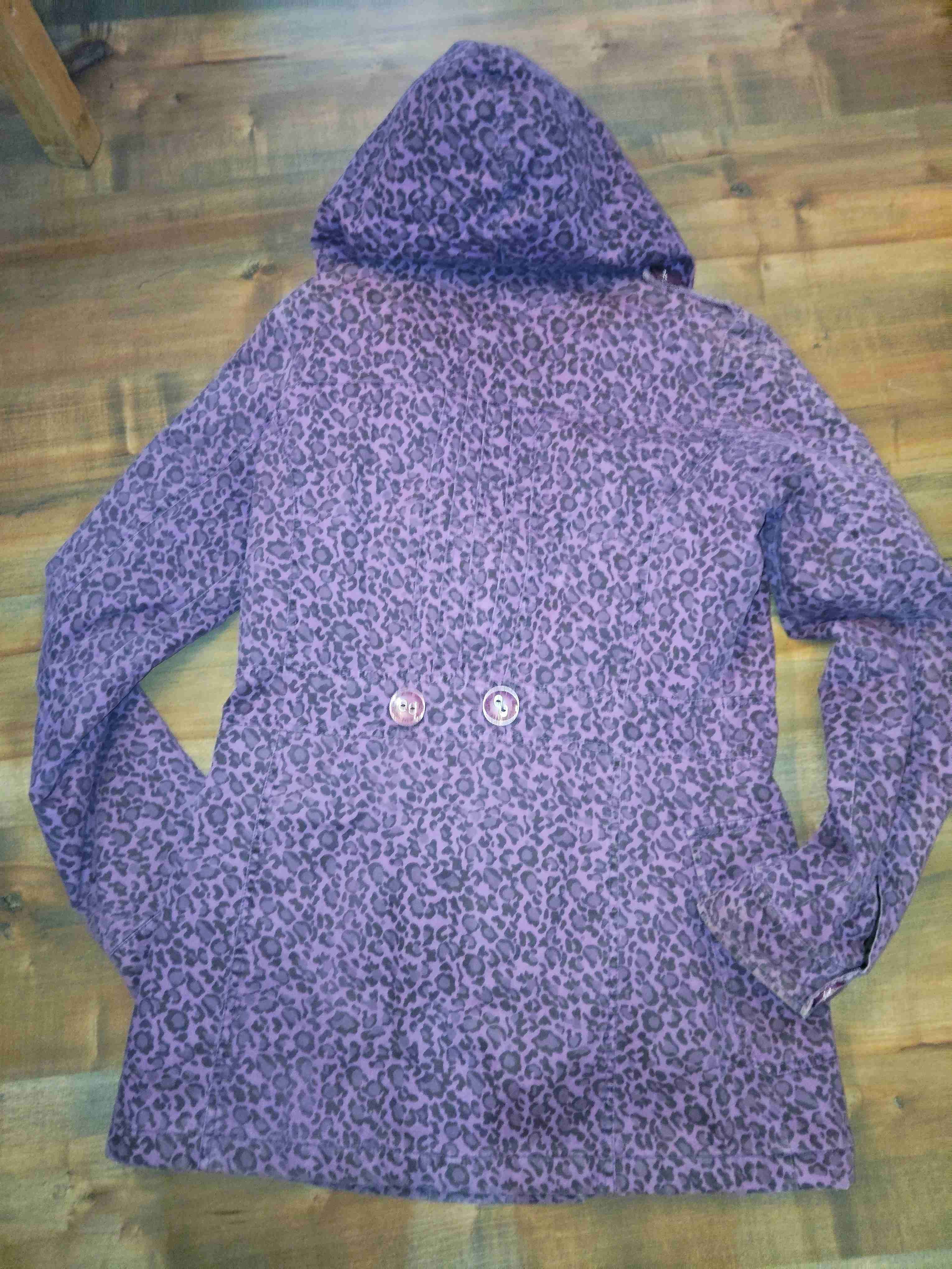 Abrigo morado con estampado animal, talla L. - miniatura 2