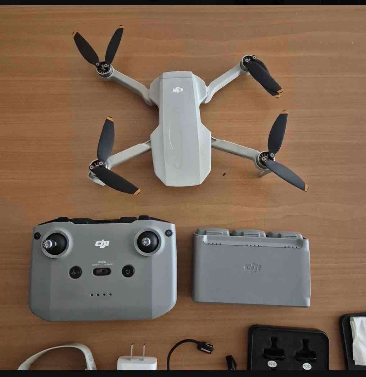 Drone DJI mini con accesorios - miniatura 1