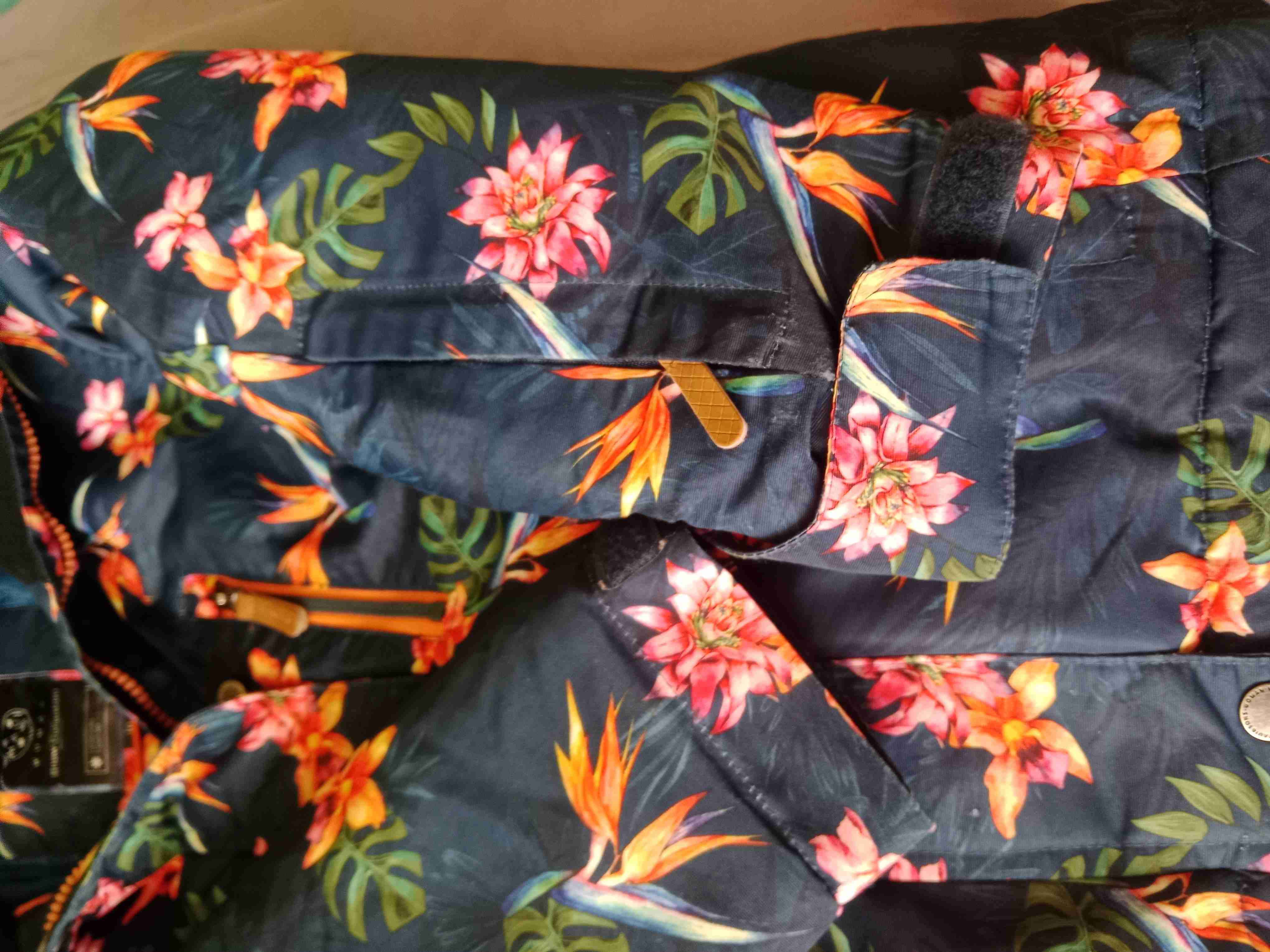 Chaqueta floral con capucha marca maui - miniatura 2