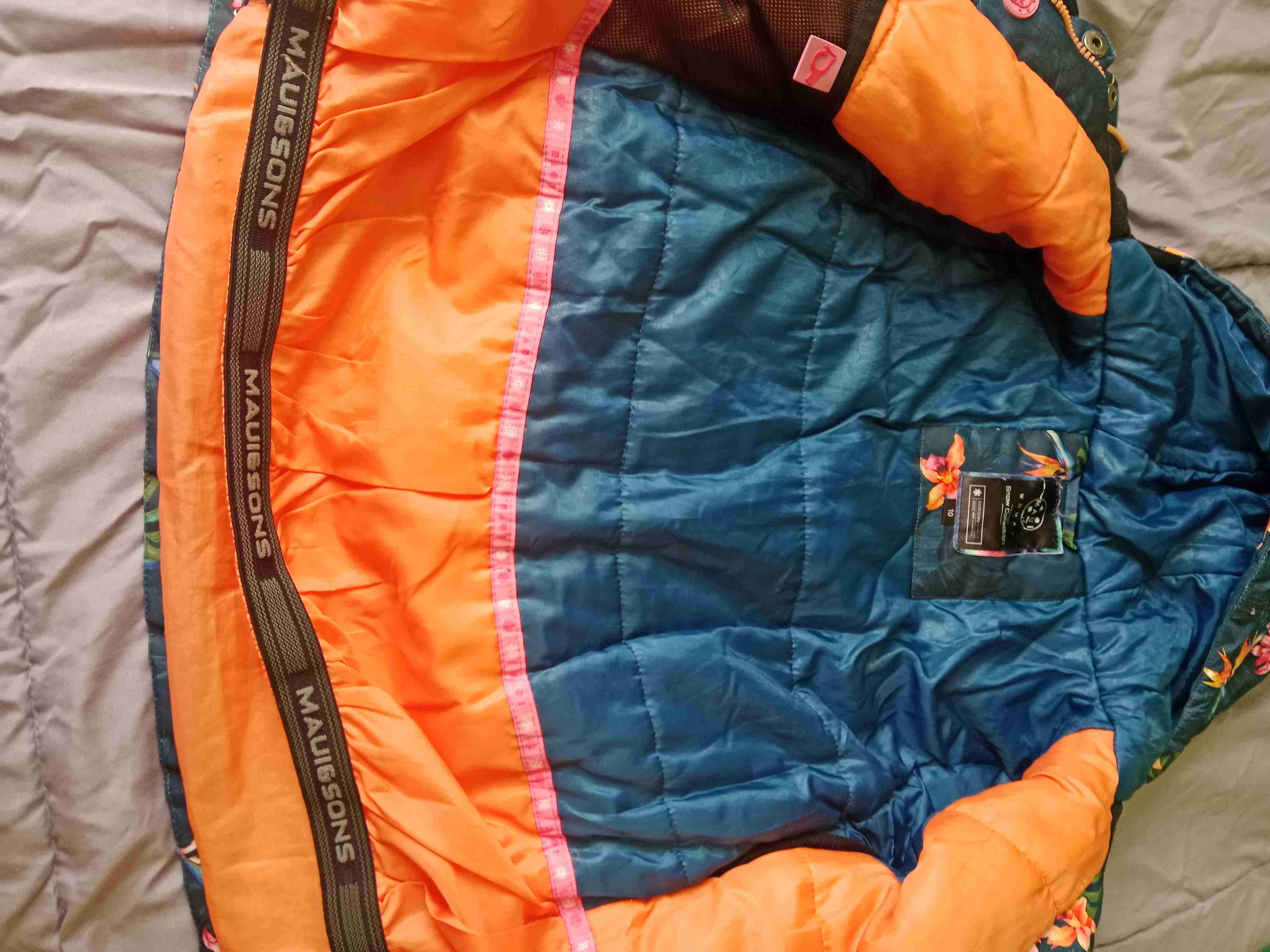 Chaqueta floral con capucha marca maui - miniatura 4