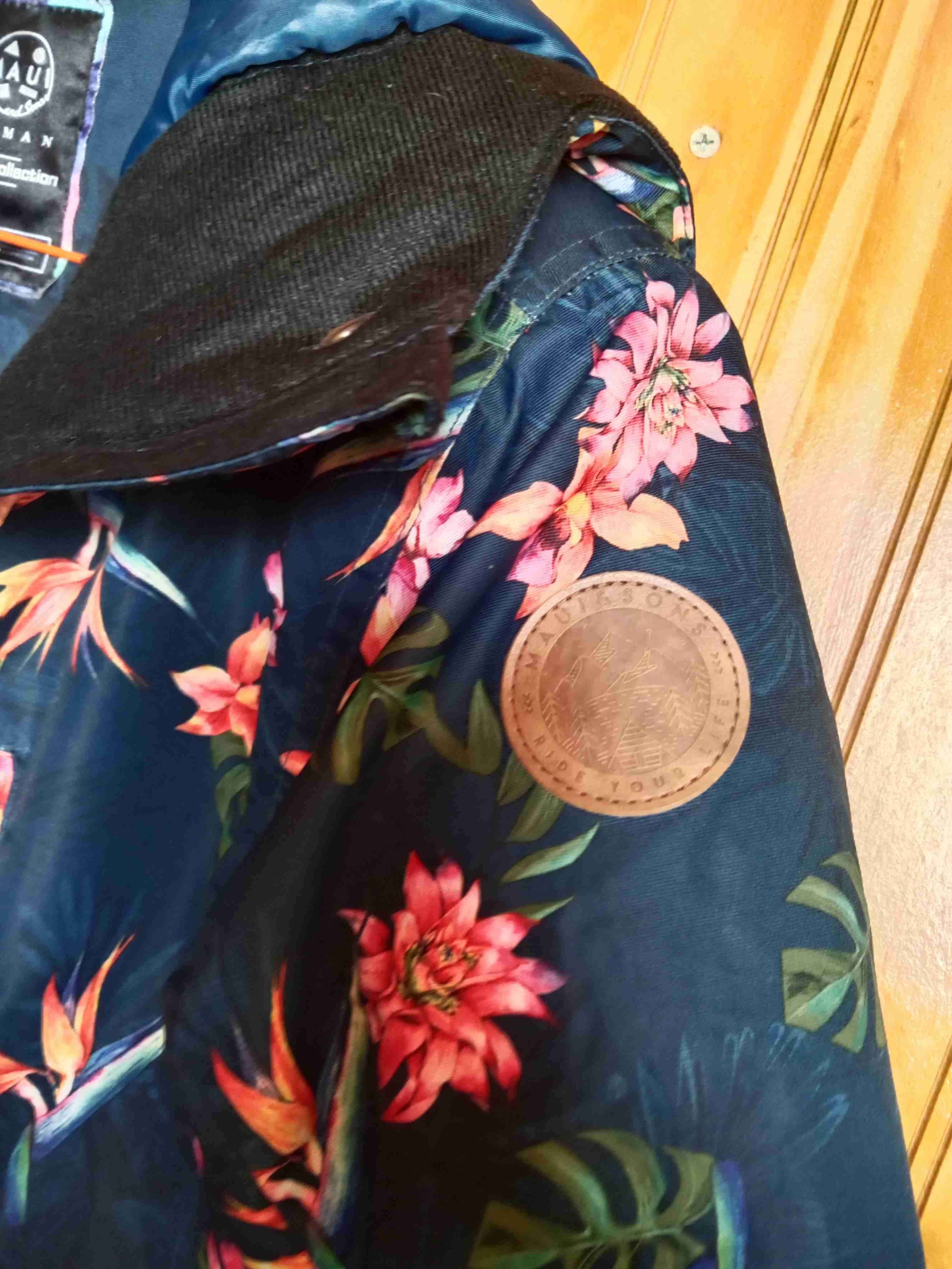 Chaqueta floral con capucha marca maui - miniatura 5