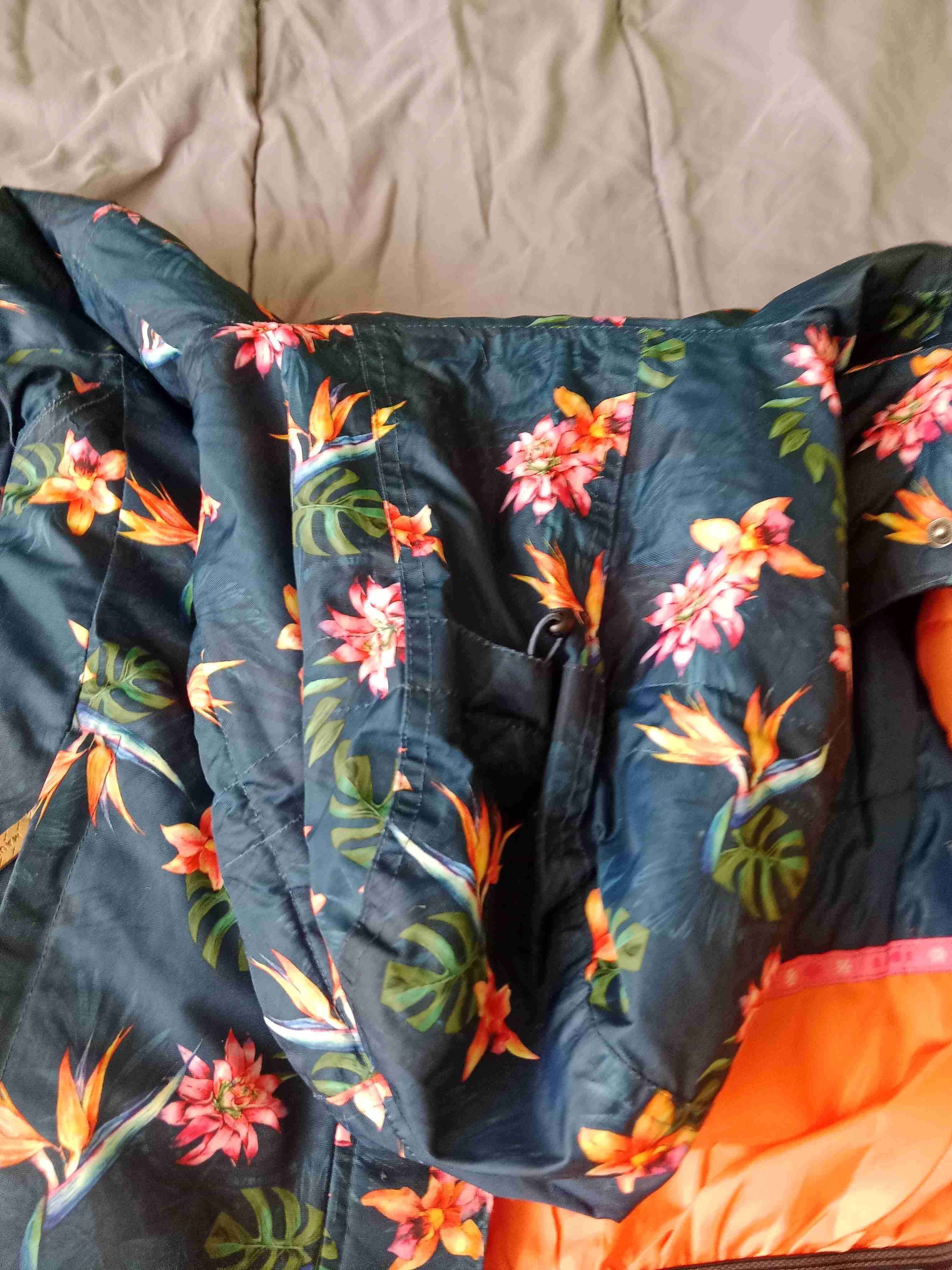 Chaqueta floral con capucha marca maui - miniatura 6