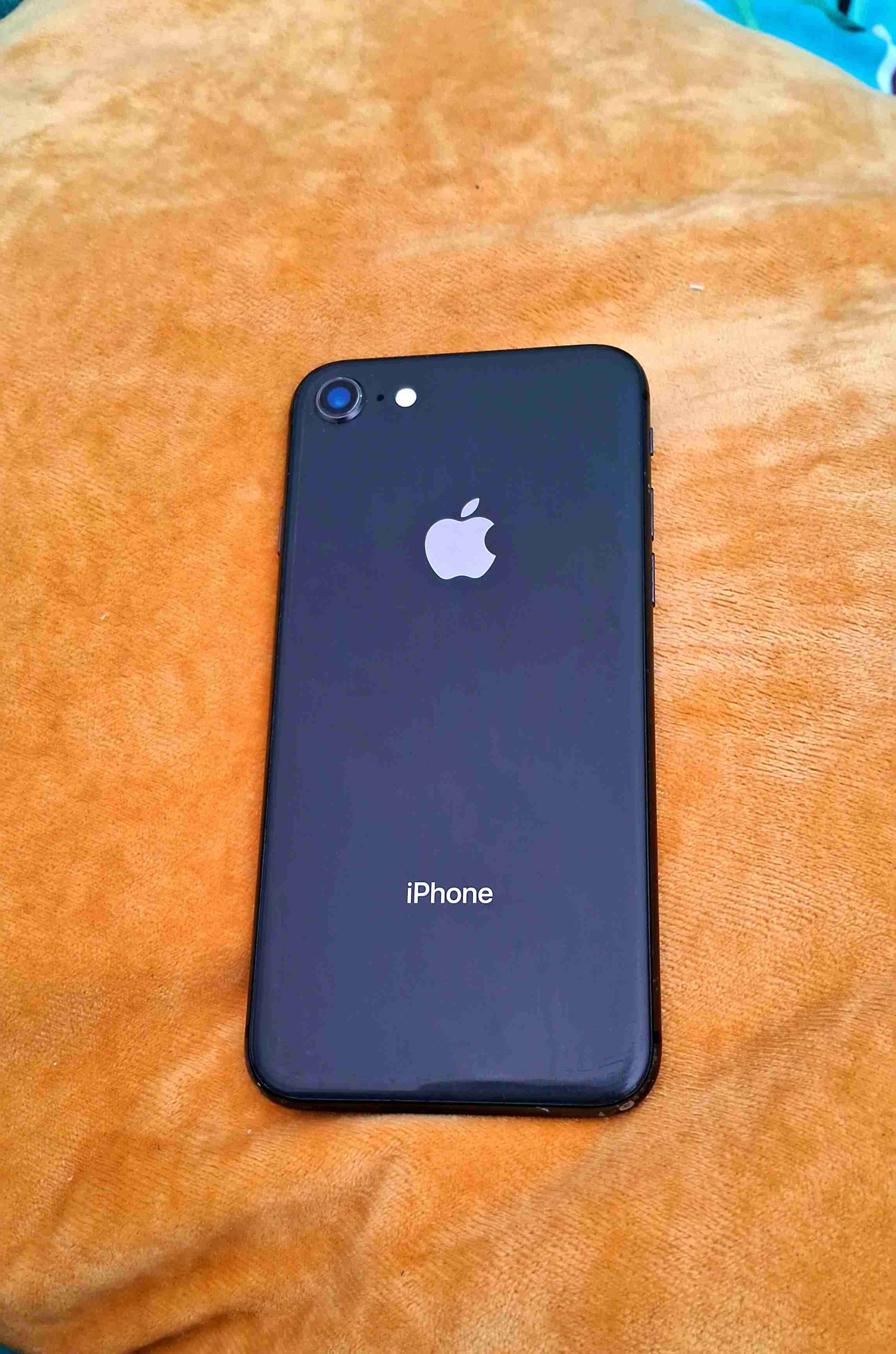 iPhone 8 - 2