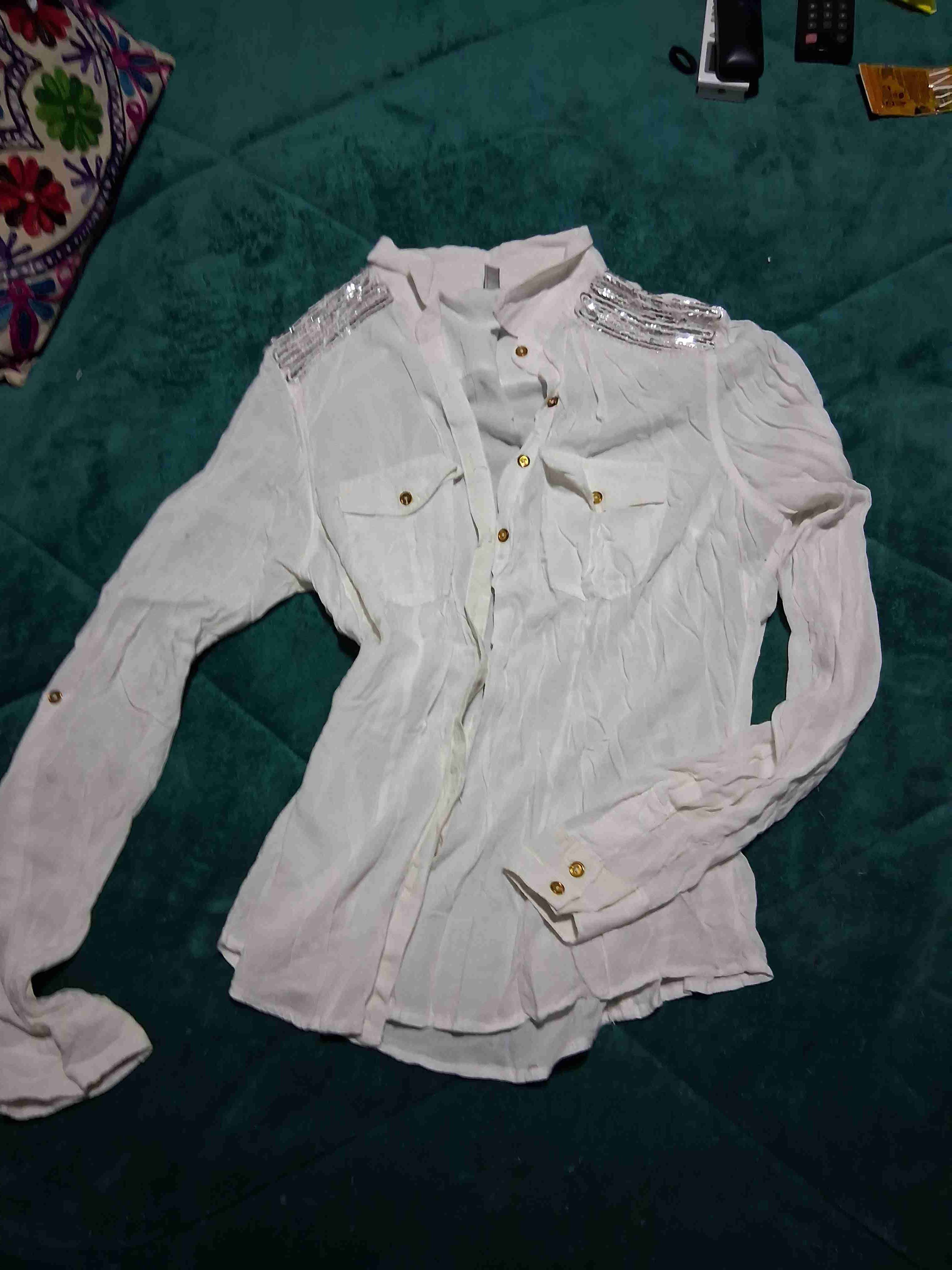 Blusa blanca con detalles brillantes - miniatura 2