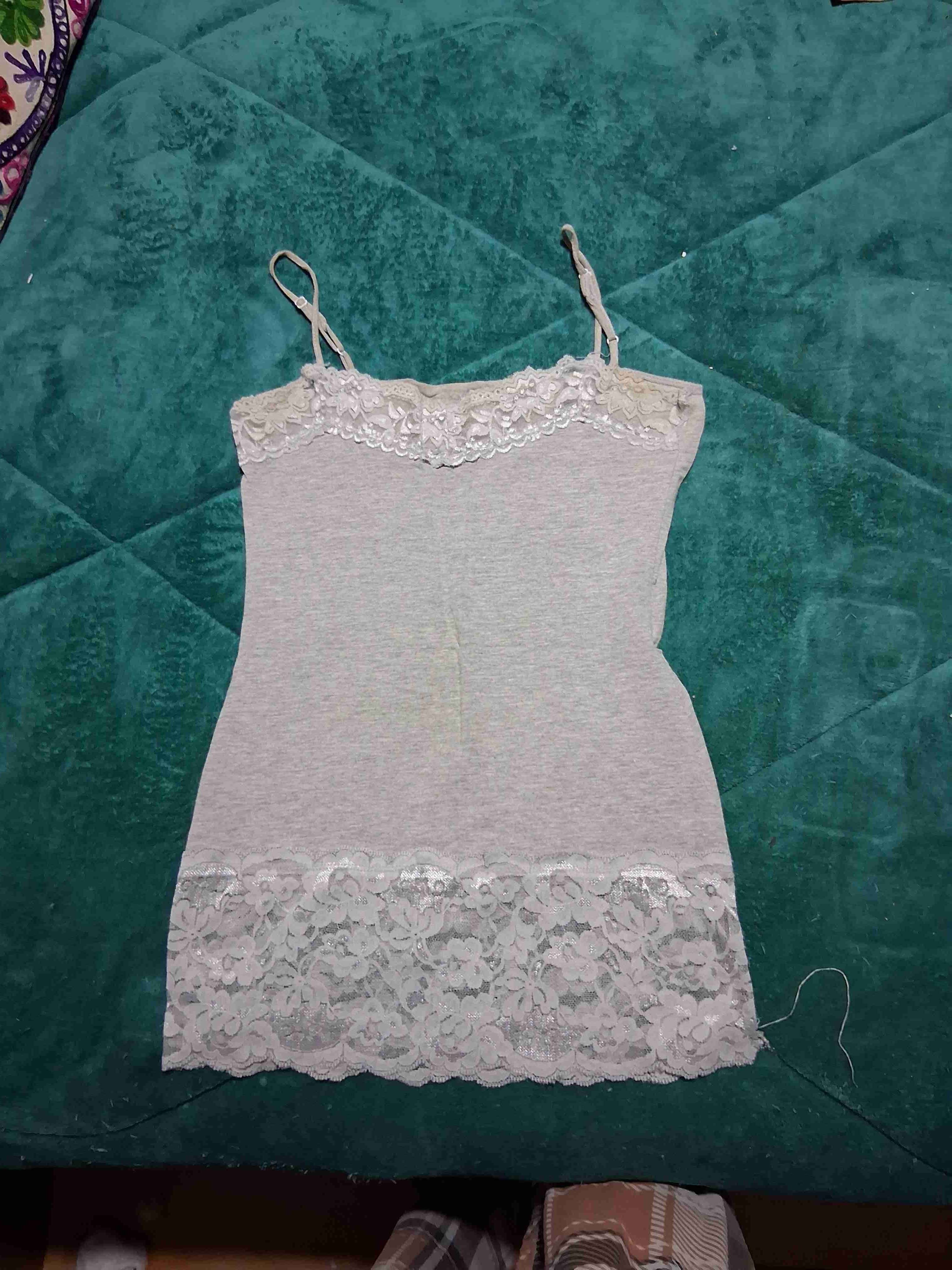 Polera de tirantes gris con encaje - 1