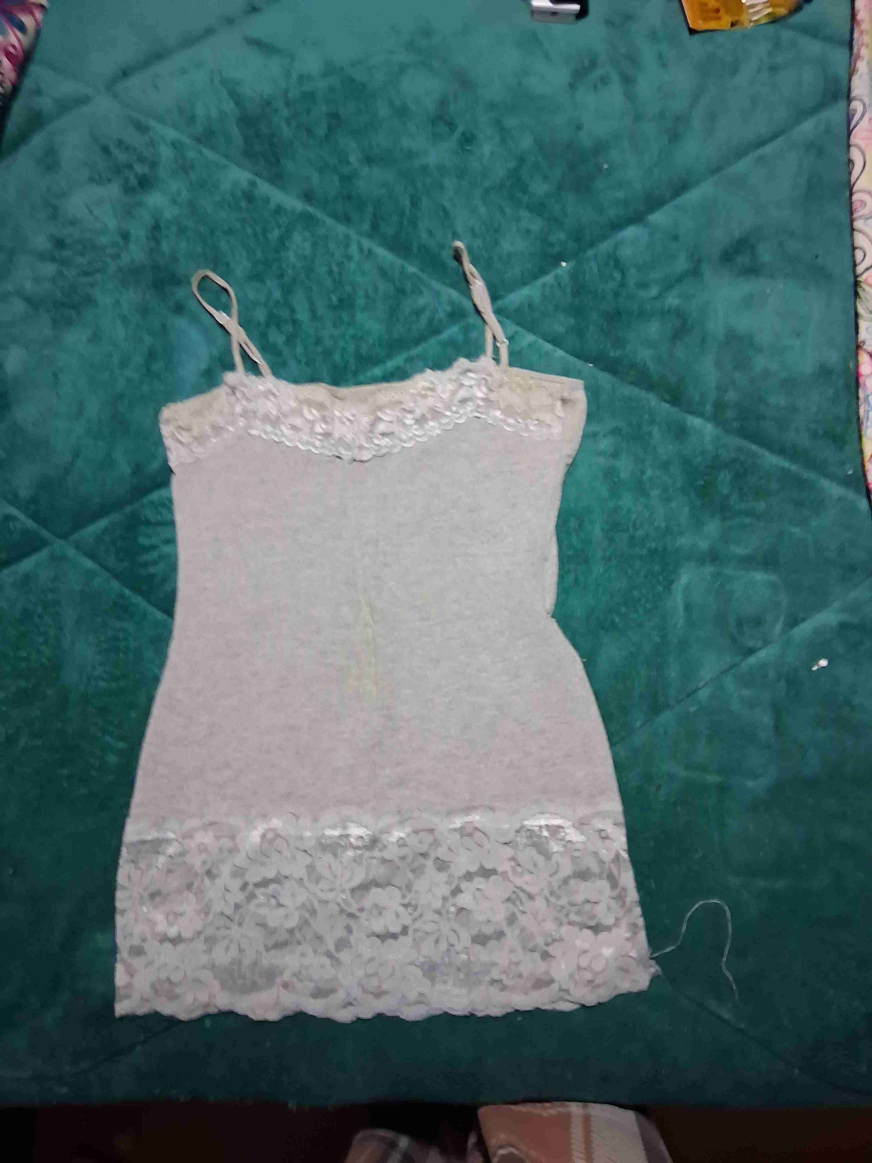 Polera de tirantes gris con encaje - 2