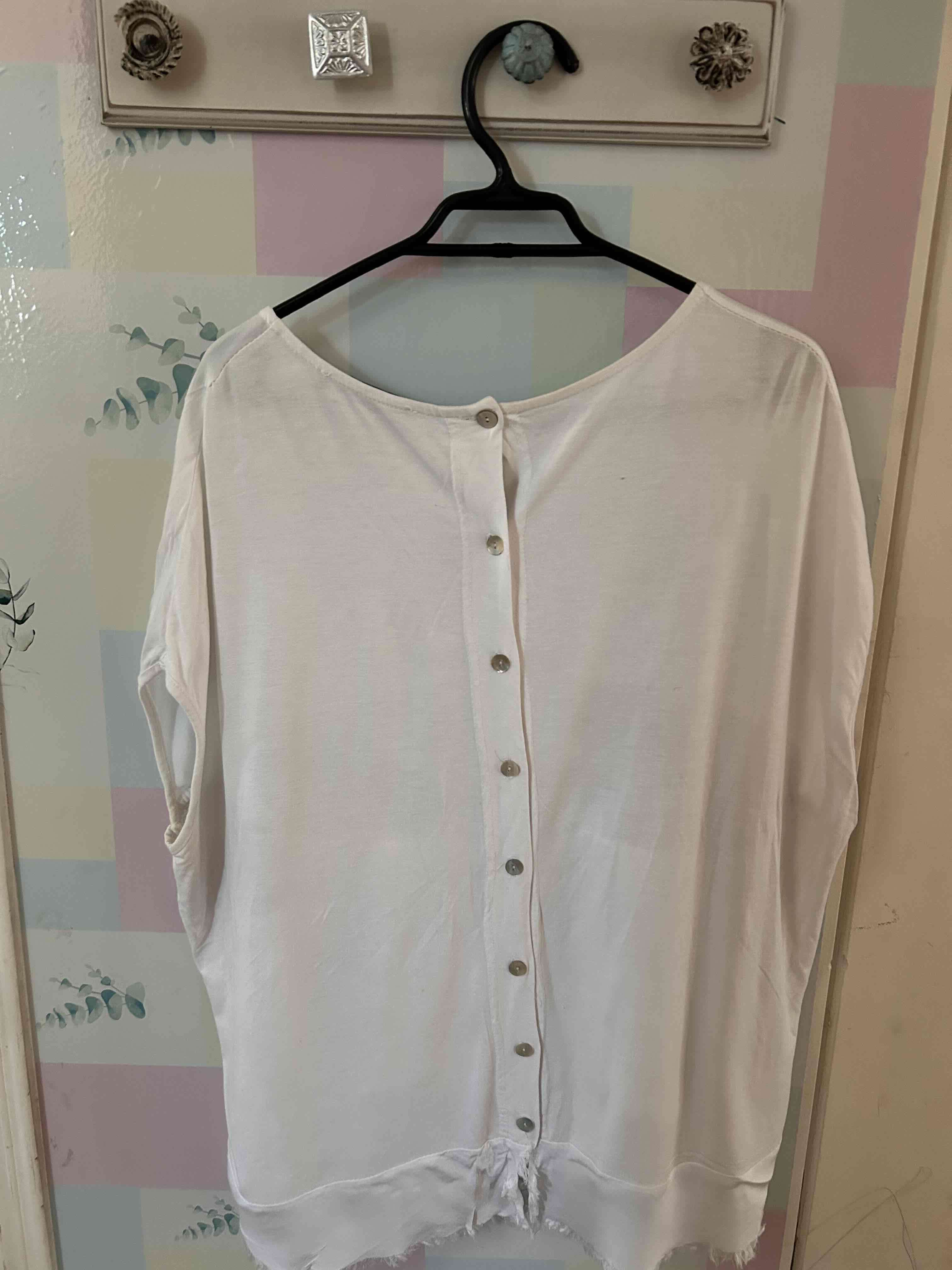 Blusa blanca LINIATRE con brillantes - miniatura 2