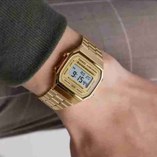 Reloj Casio dorado digital - miniatura 4