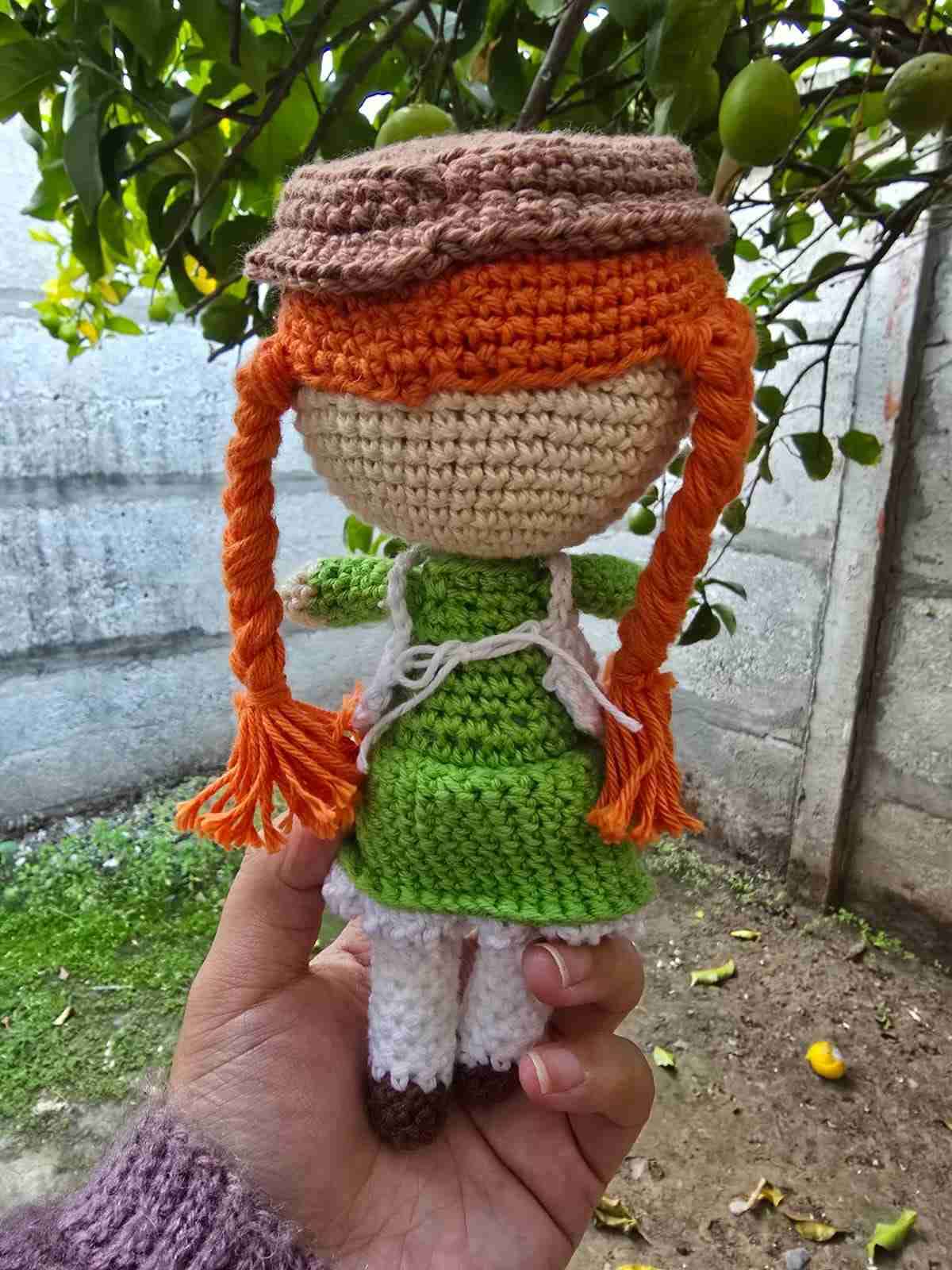 Muñeca de crochet artesanal Anne With and E - miniatura 3
