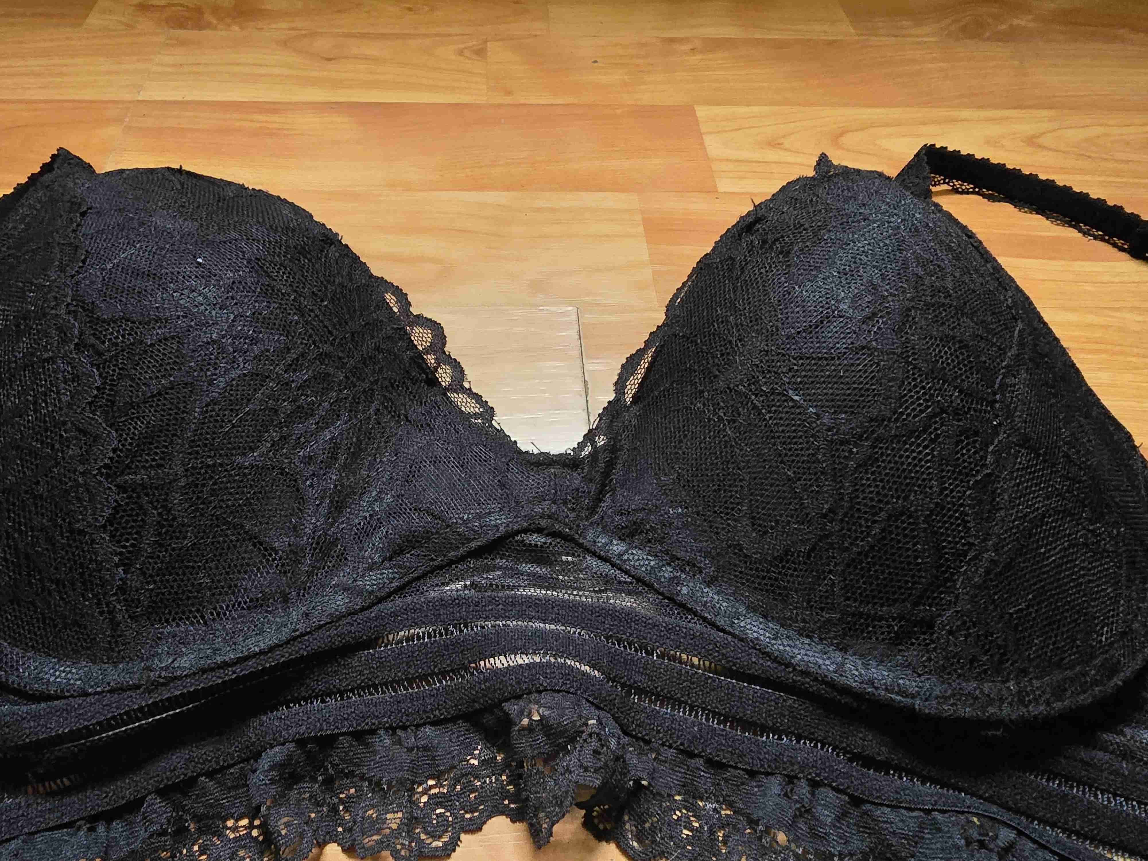 Sostén negro de encaje - miniatura 2