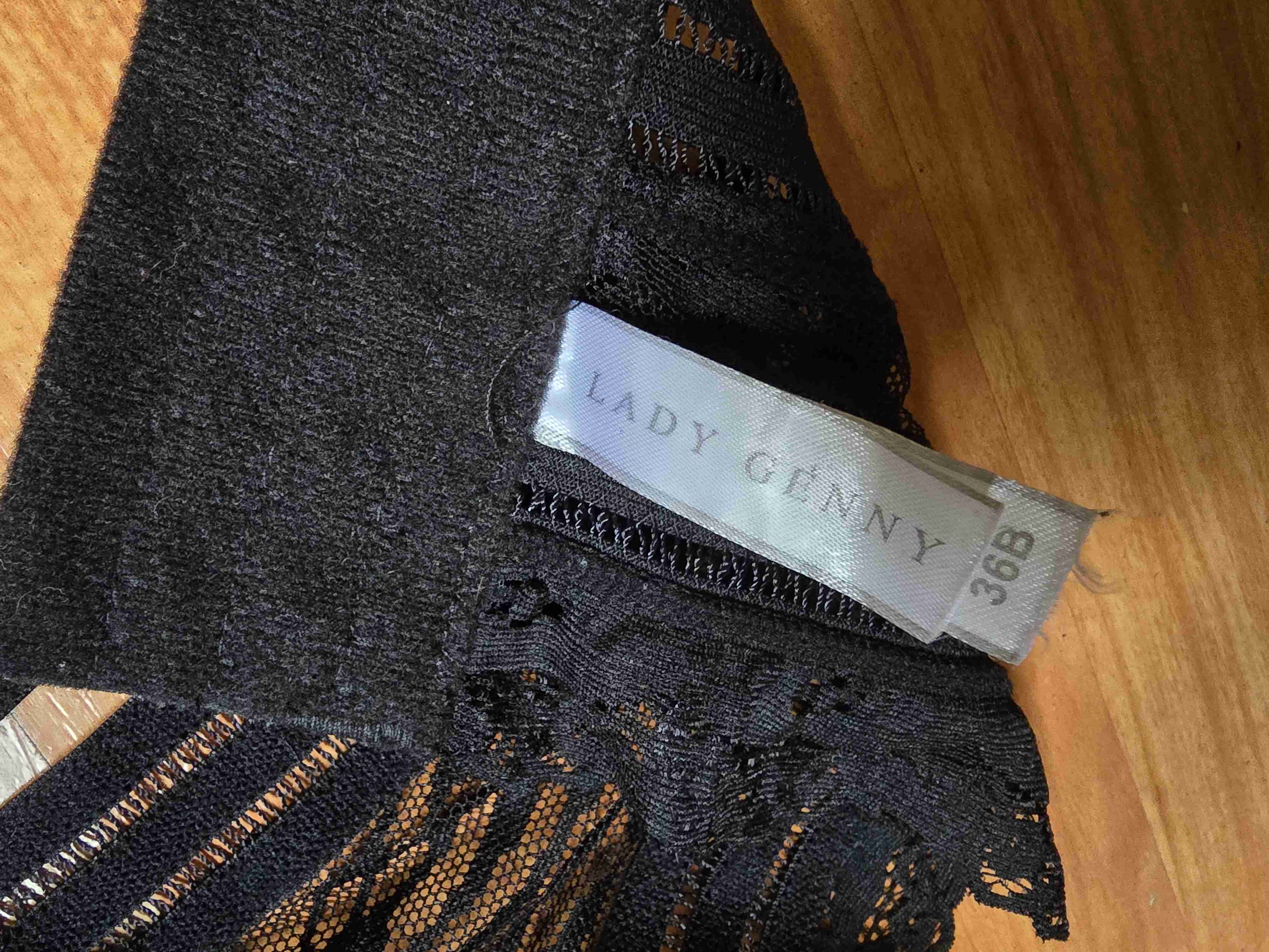 Sostén negro de encaje - miniatura 3