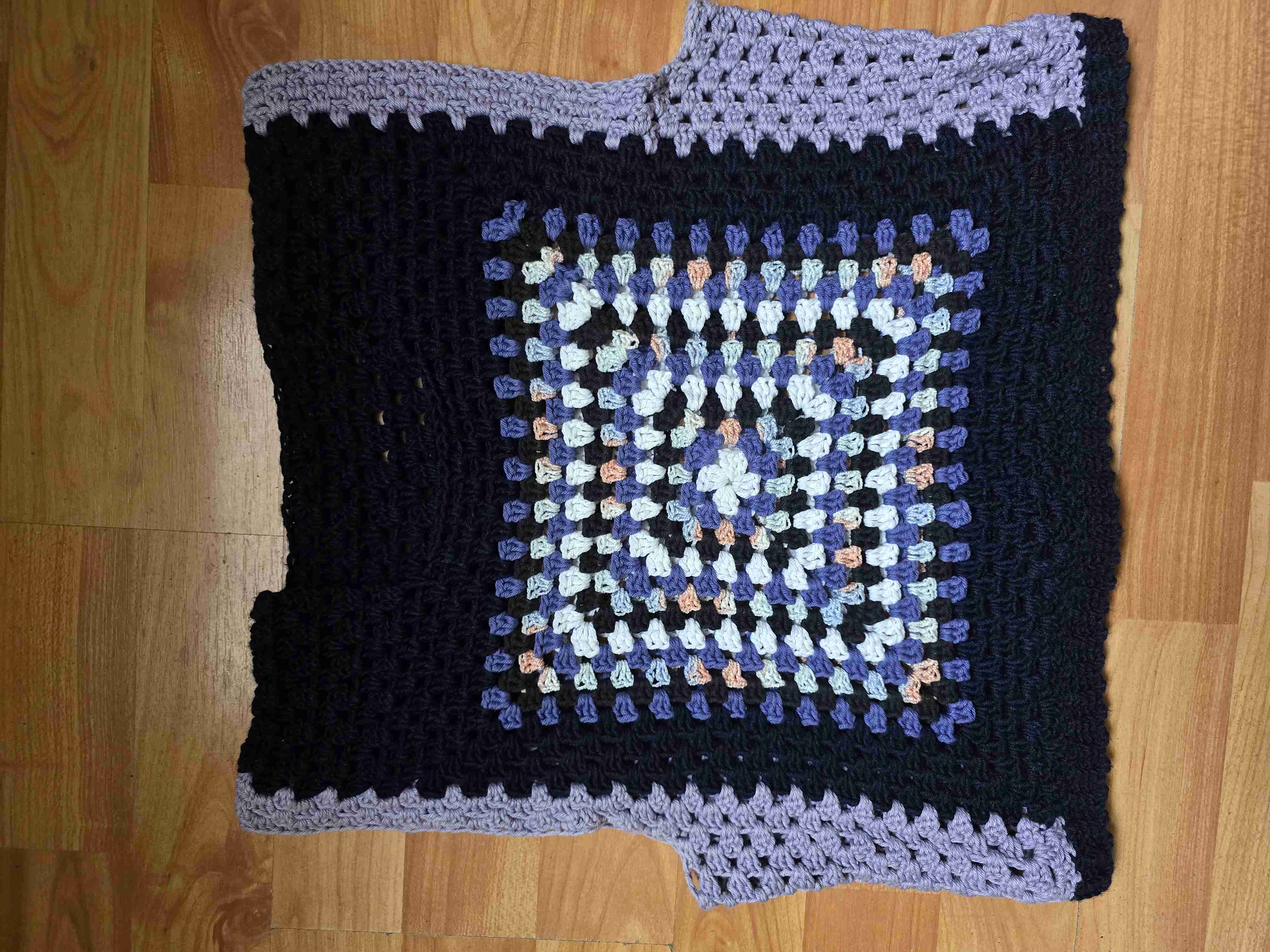 Crop top tejido a crochet - miniatura 2