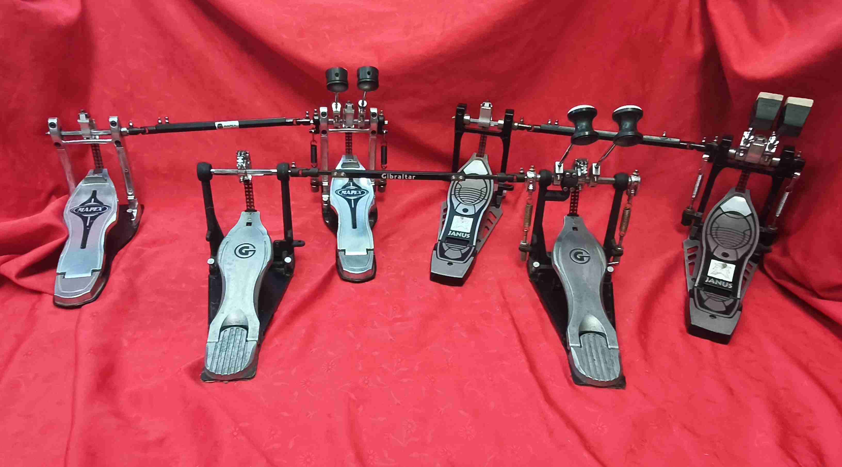 Pedales dobles para bombo - miniatura 1