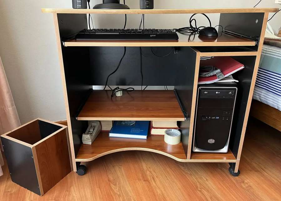 Escritorio Mesa Para Computador Y Basurero (Usado) - miniatura 2