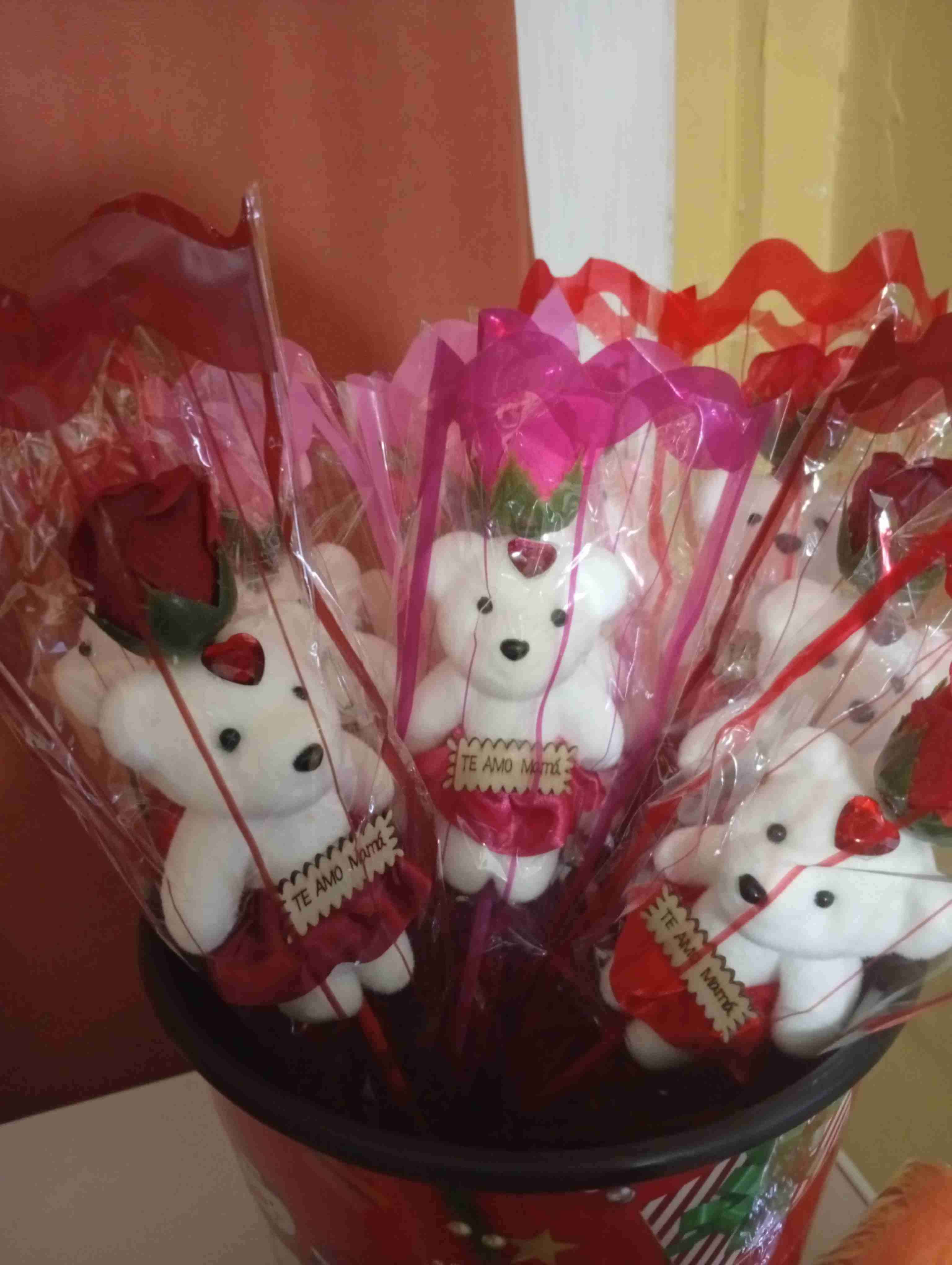 Caja corazón con oso y rosas - miniatura 2