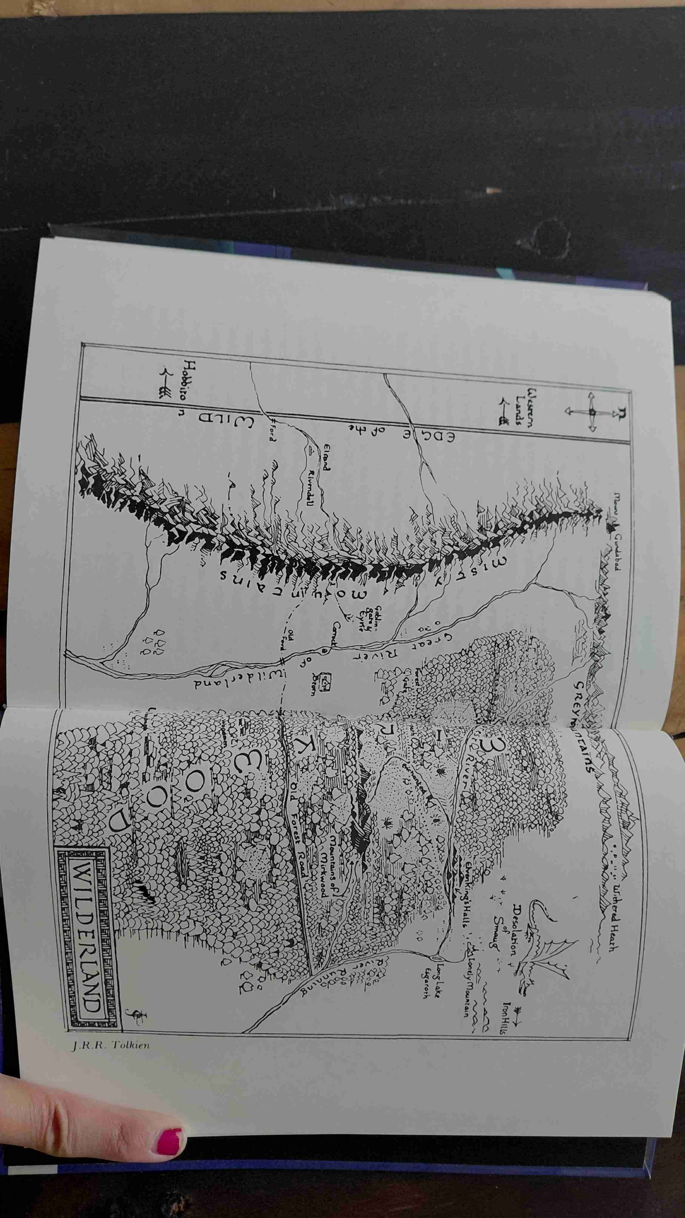 Libro El Hobbit de J.R.R. Tolkien - miniatura 4