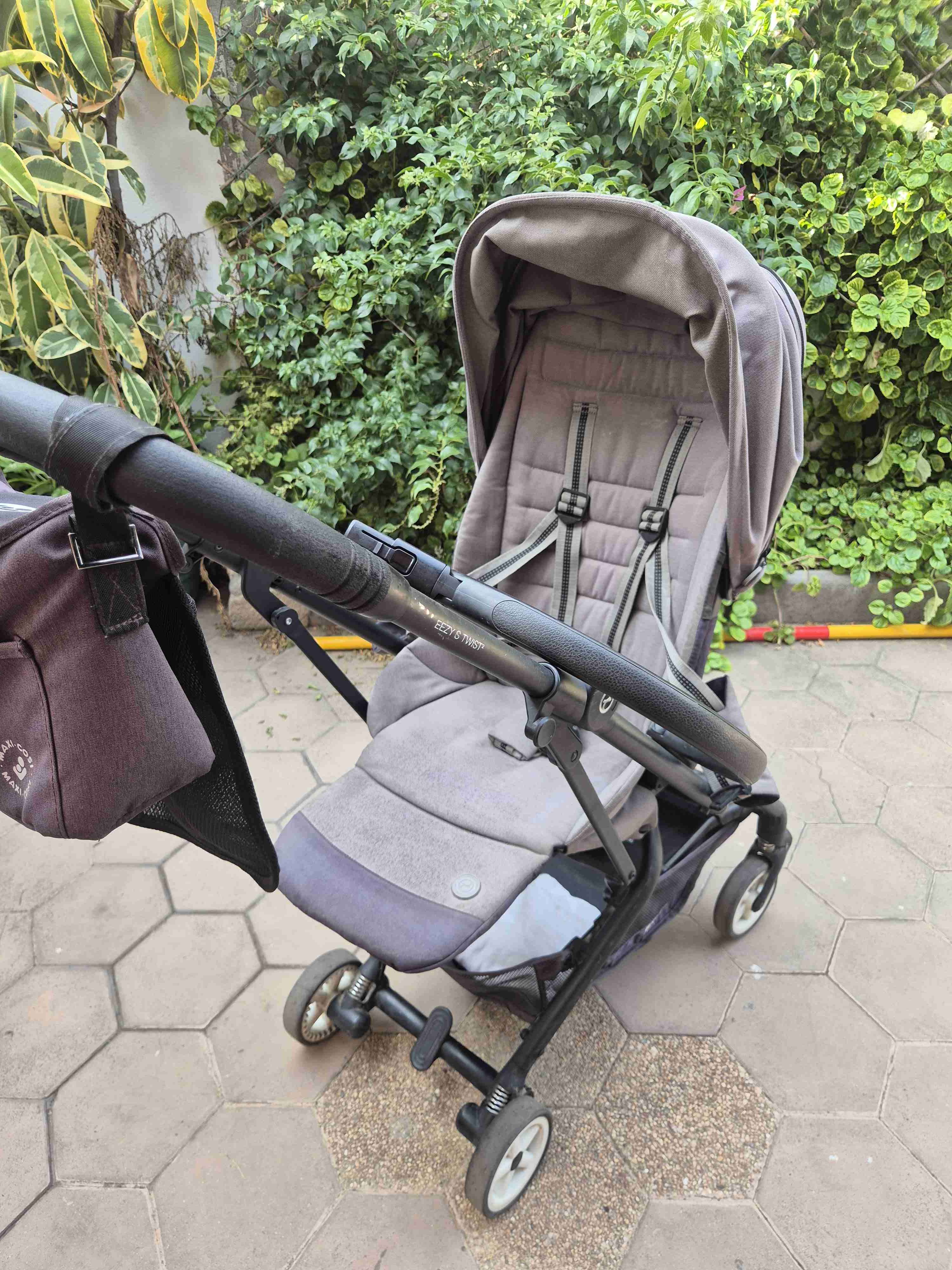 Coche de paseo gris para bebé - 1