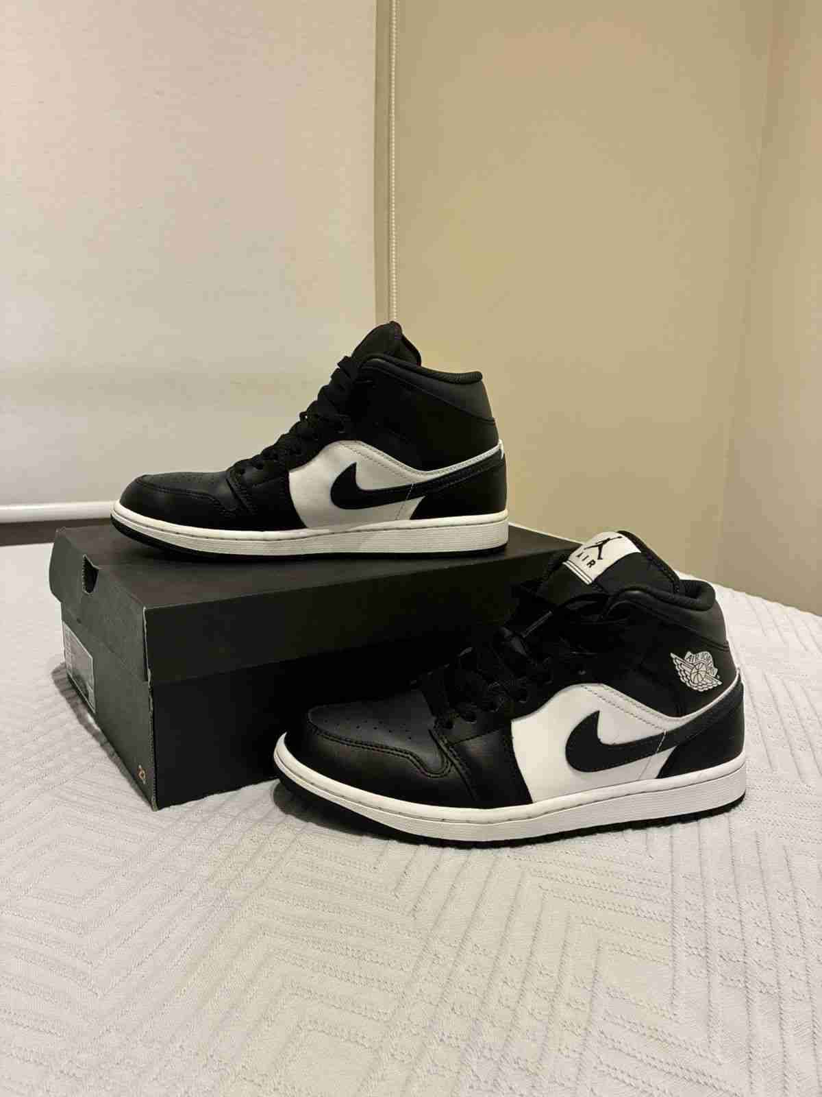 Zapatillas negras y blancas Air Jordan retro 1 - miniatura 3