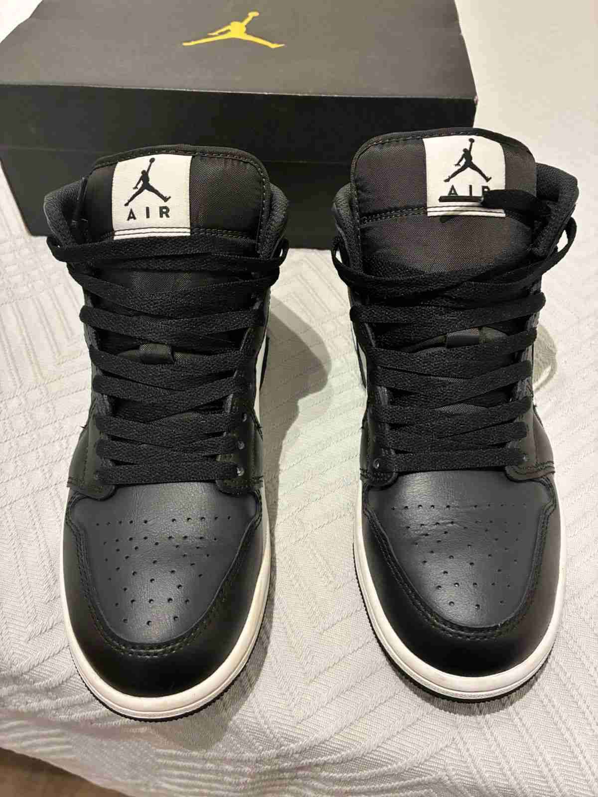 Zapatillas negras y blancas Air Jordan retro 1 - miniatura 4