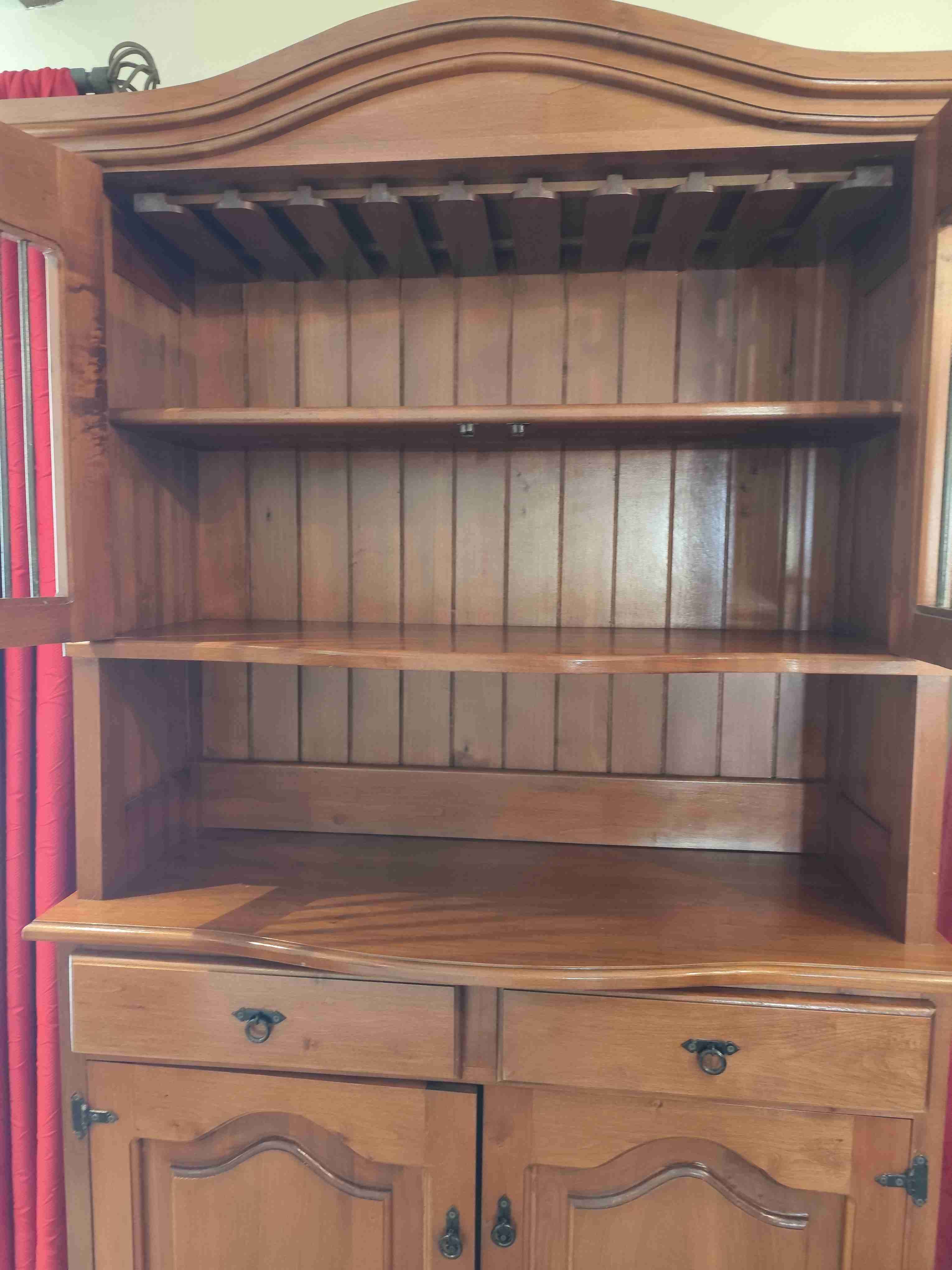 Vitrina de madera con compartimentos - 3