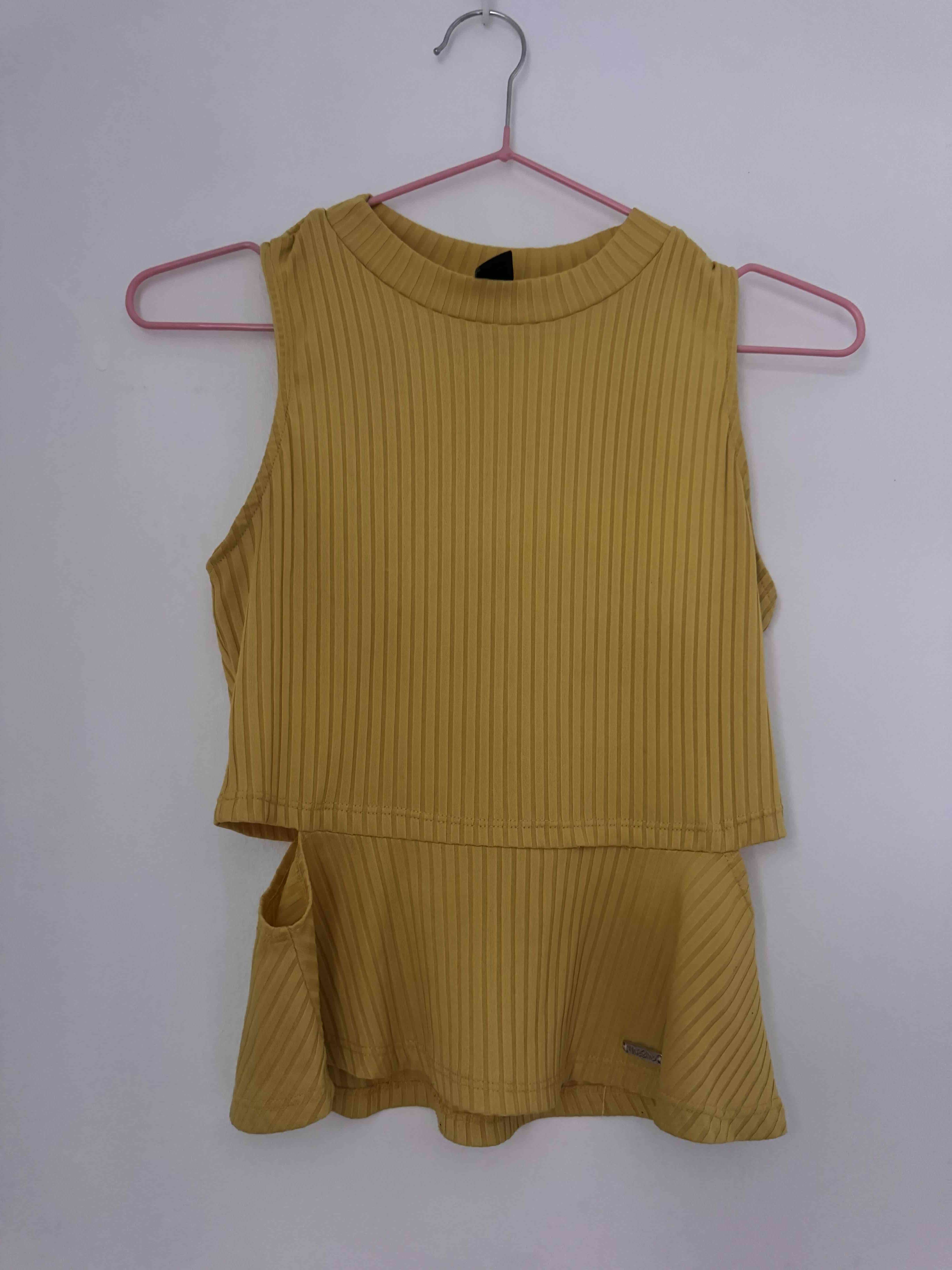 Blusa sin mangas amarilla - 1