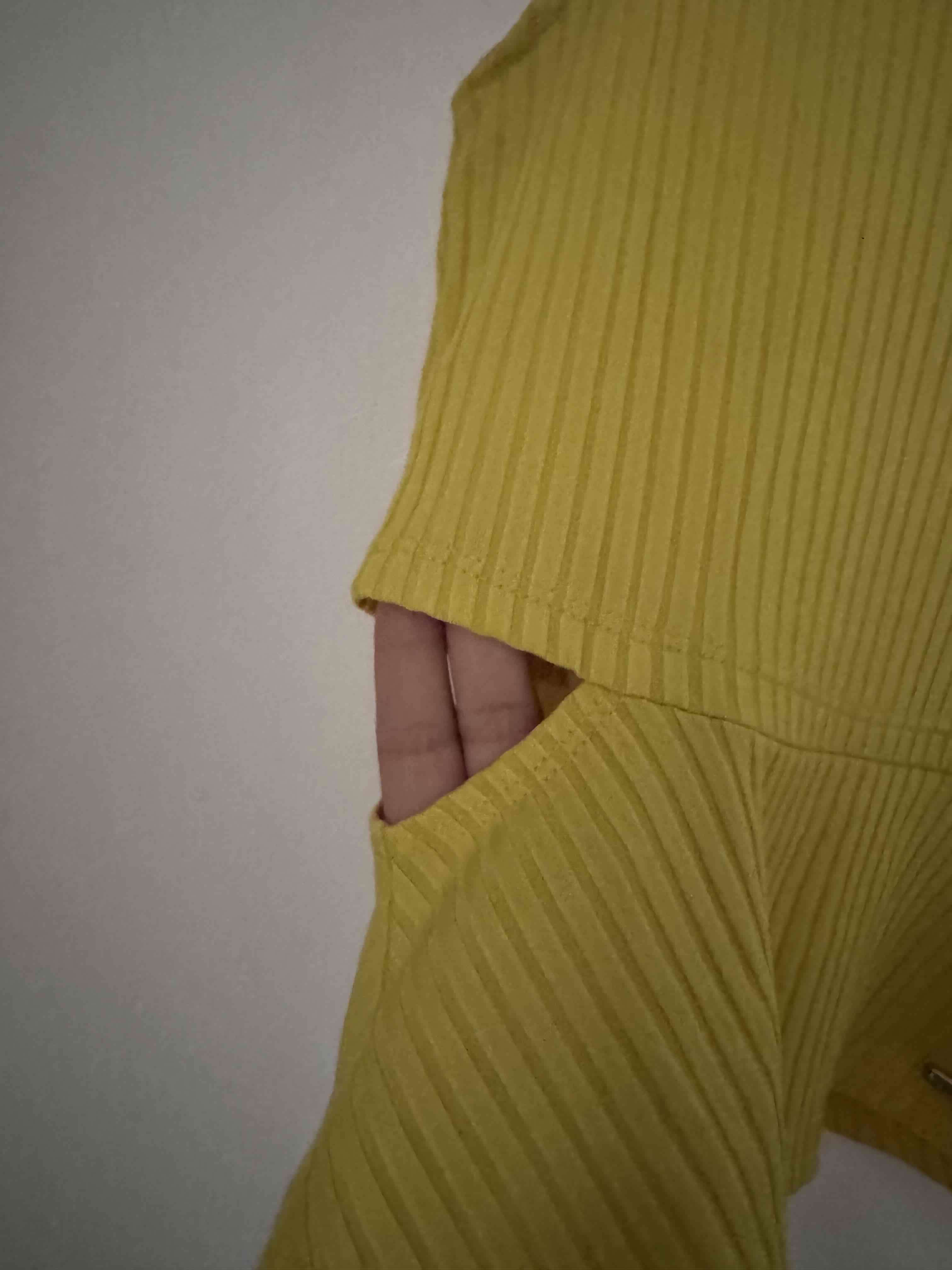 Blusa sin mangas amarilla - 2