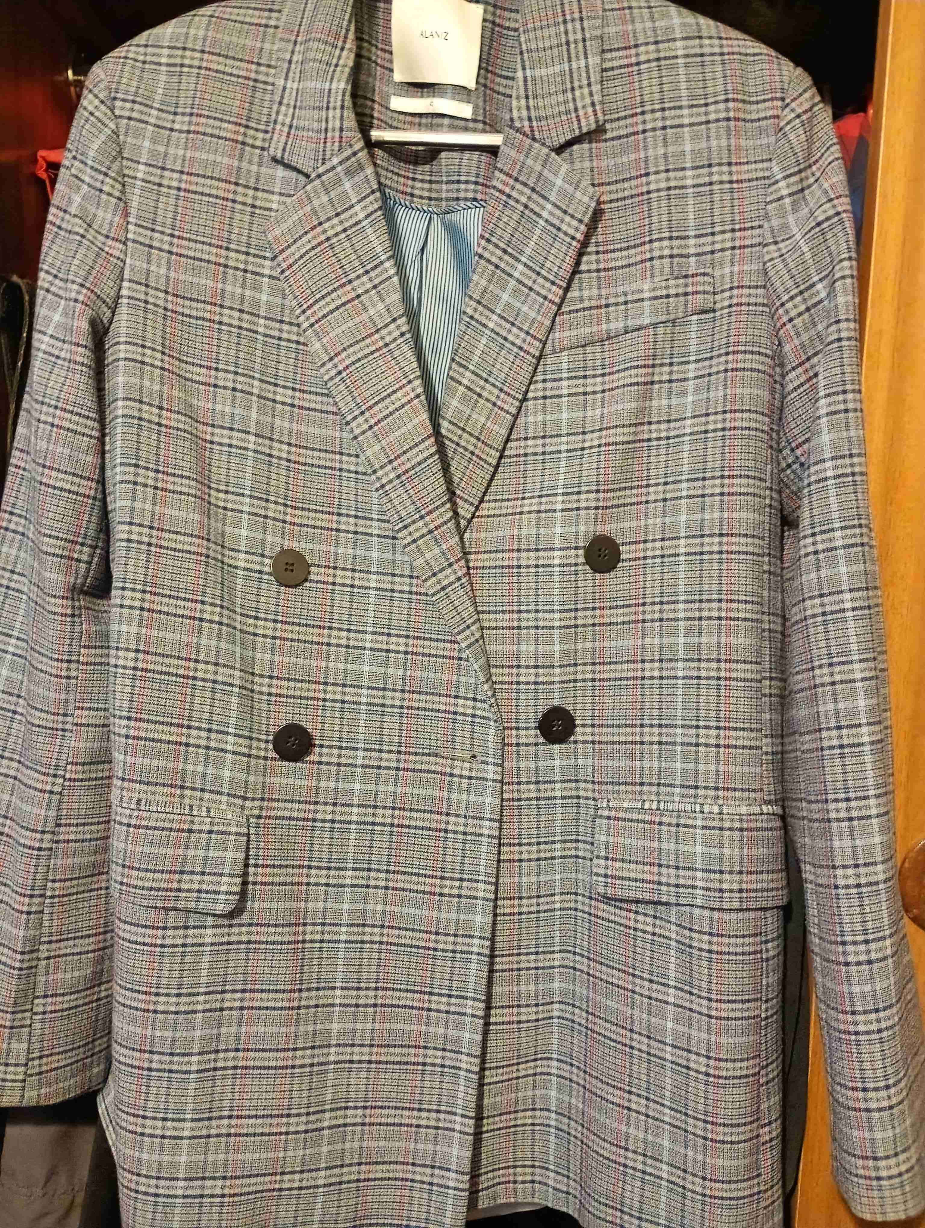 Blazer a cuadros gris elegante - 1