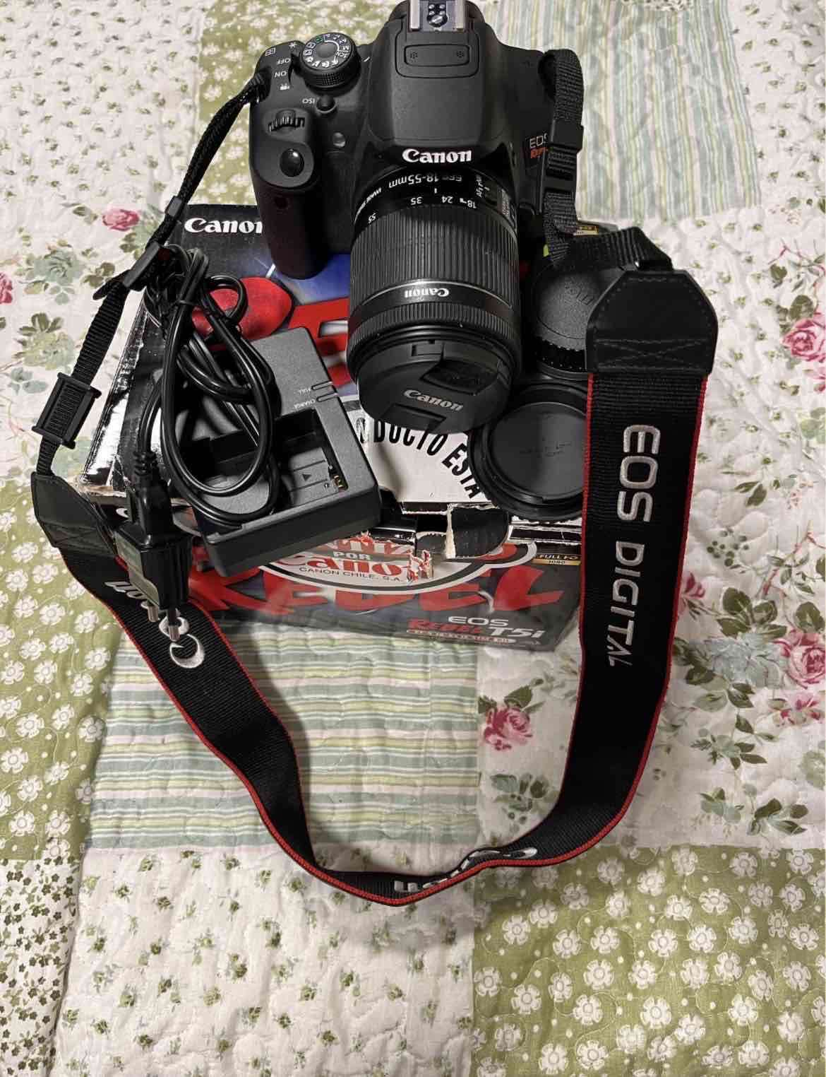 Cámara Canon EOS Rebel T5i con accesorios - 2