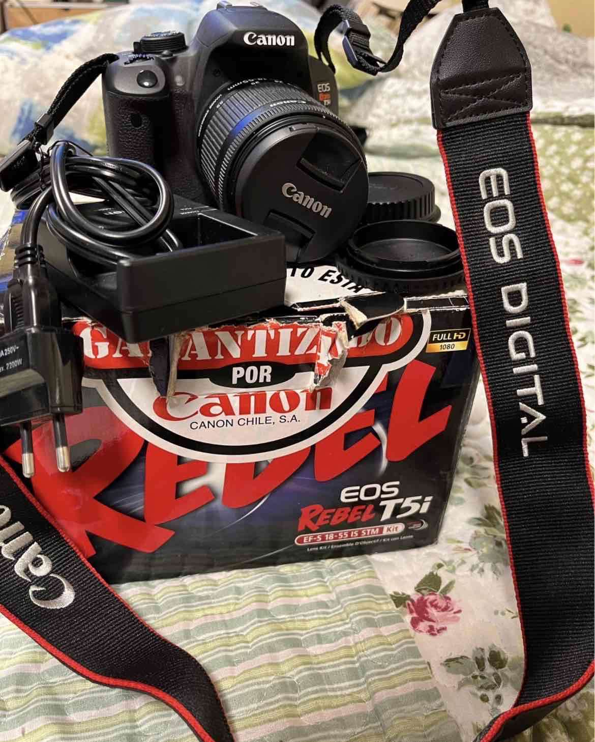 Cámara Canon EOS Rebel T5i con accesorios - 3