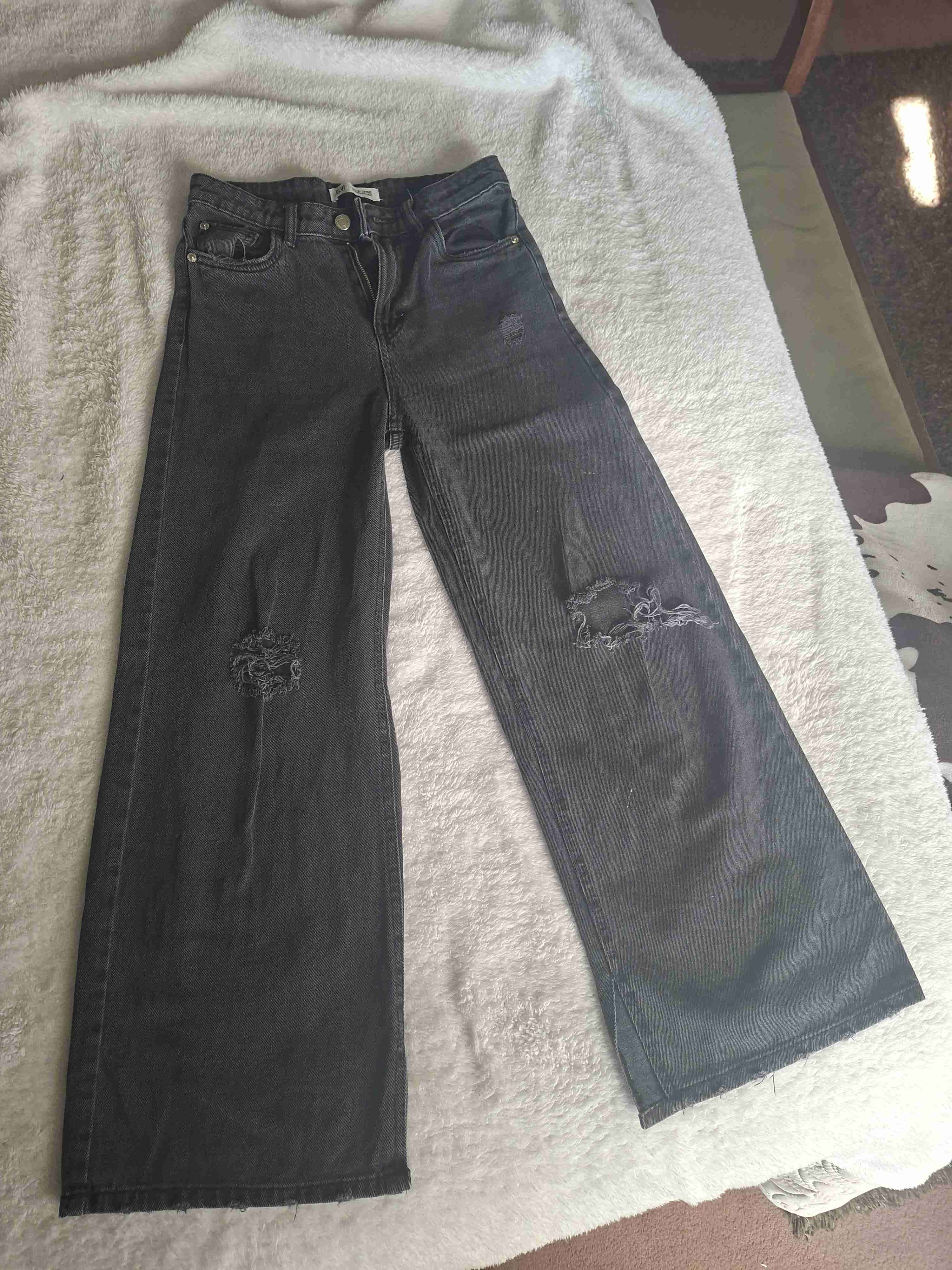 Jeans negros con roturas - miniatura 1