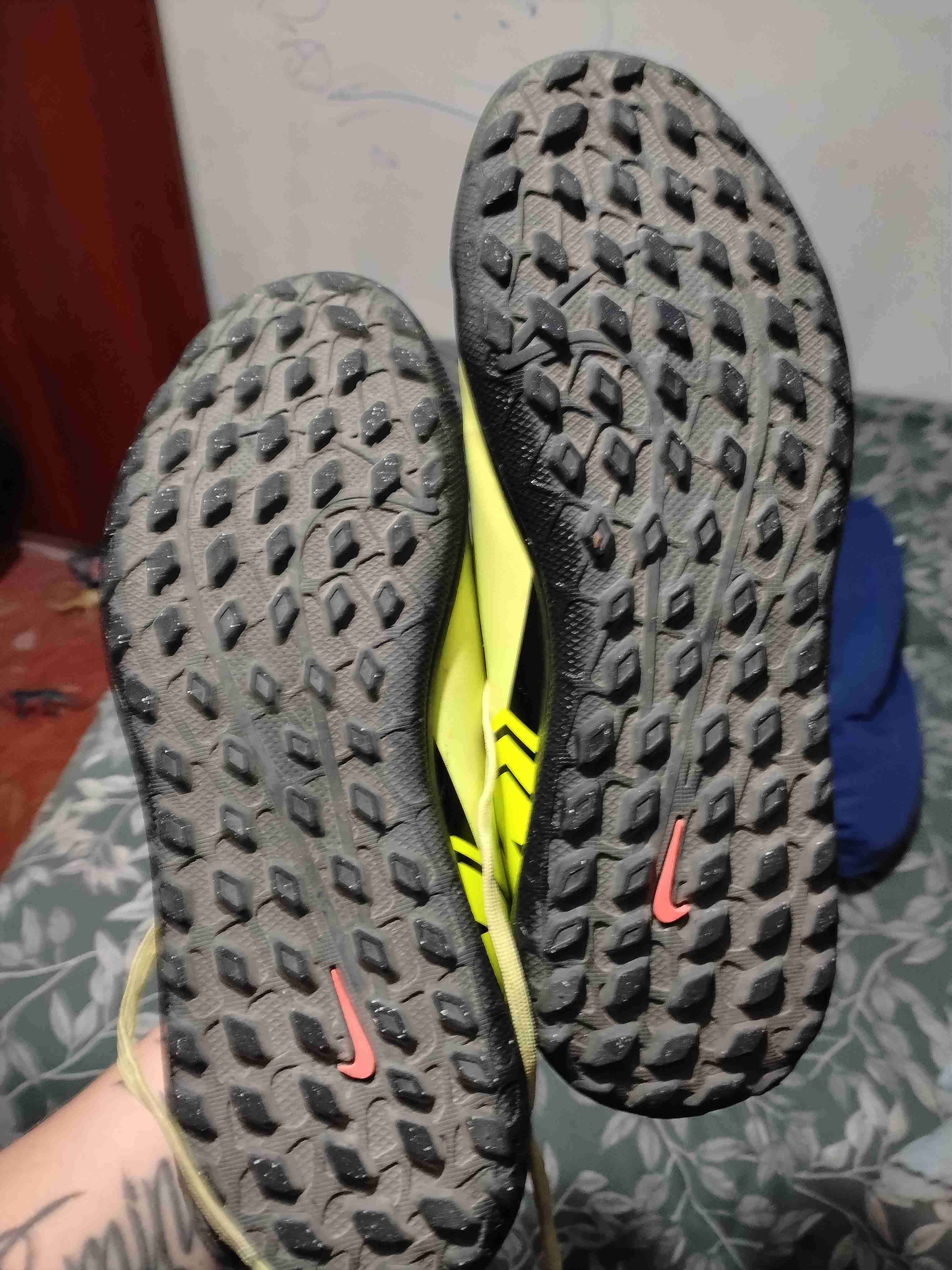 Zapatillas deportivas amarillas - miniatura 2