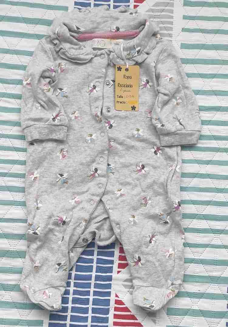 Enterito gris con estampado floral