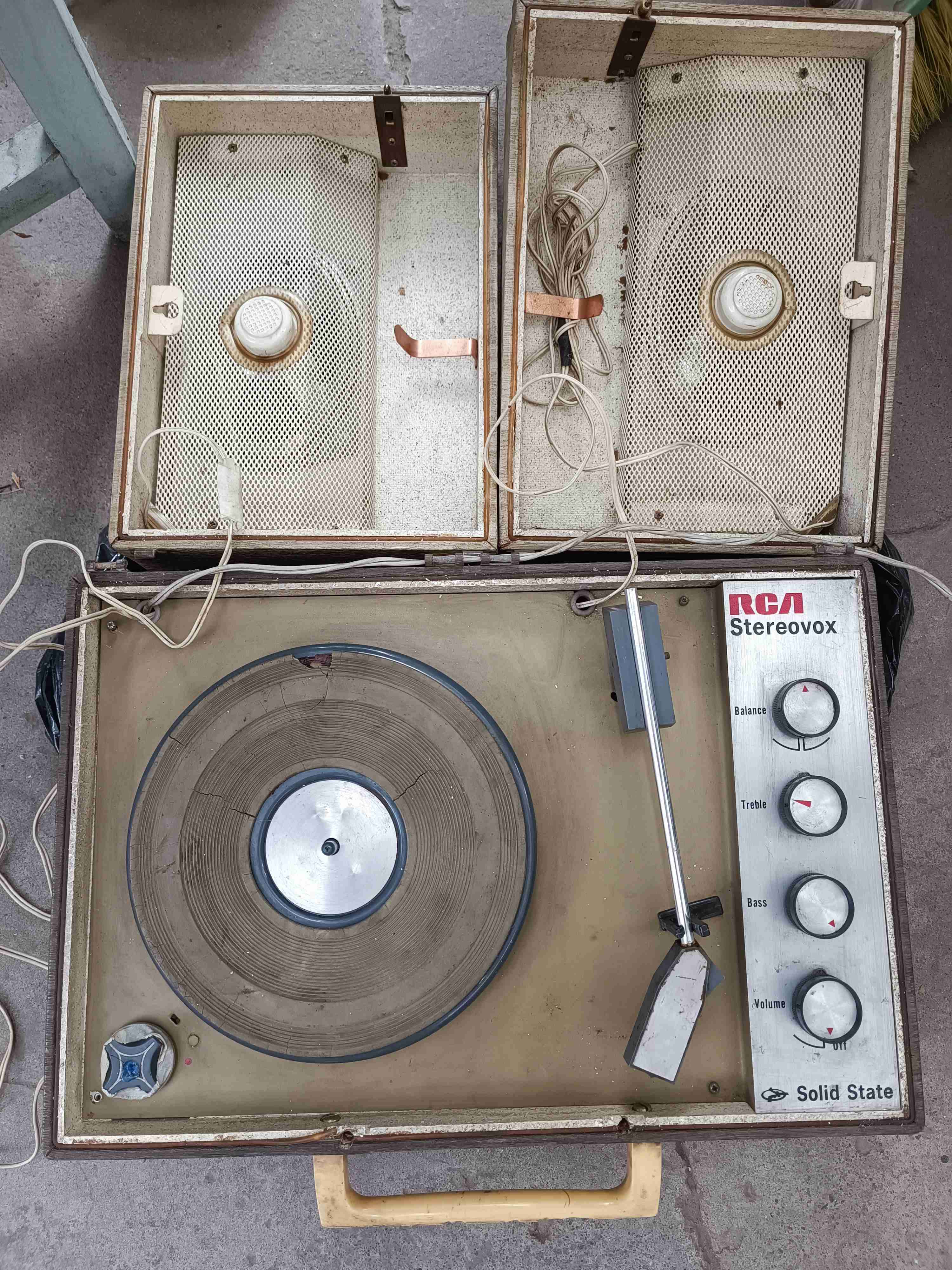 Tocadiscos vintage RCA con altavoces - miniatura 1