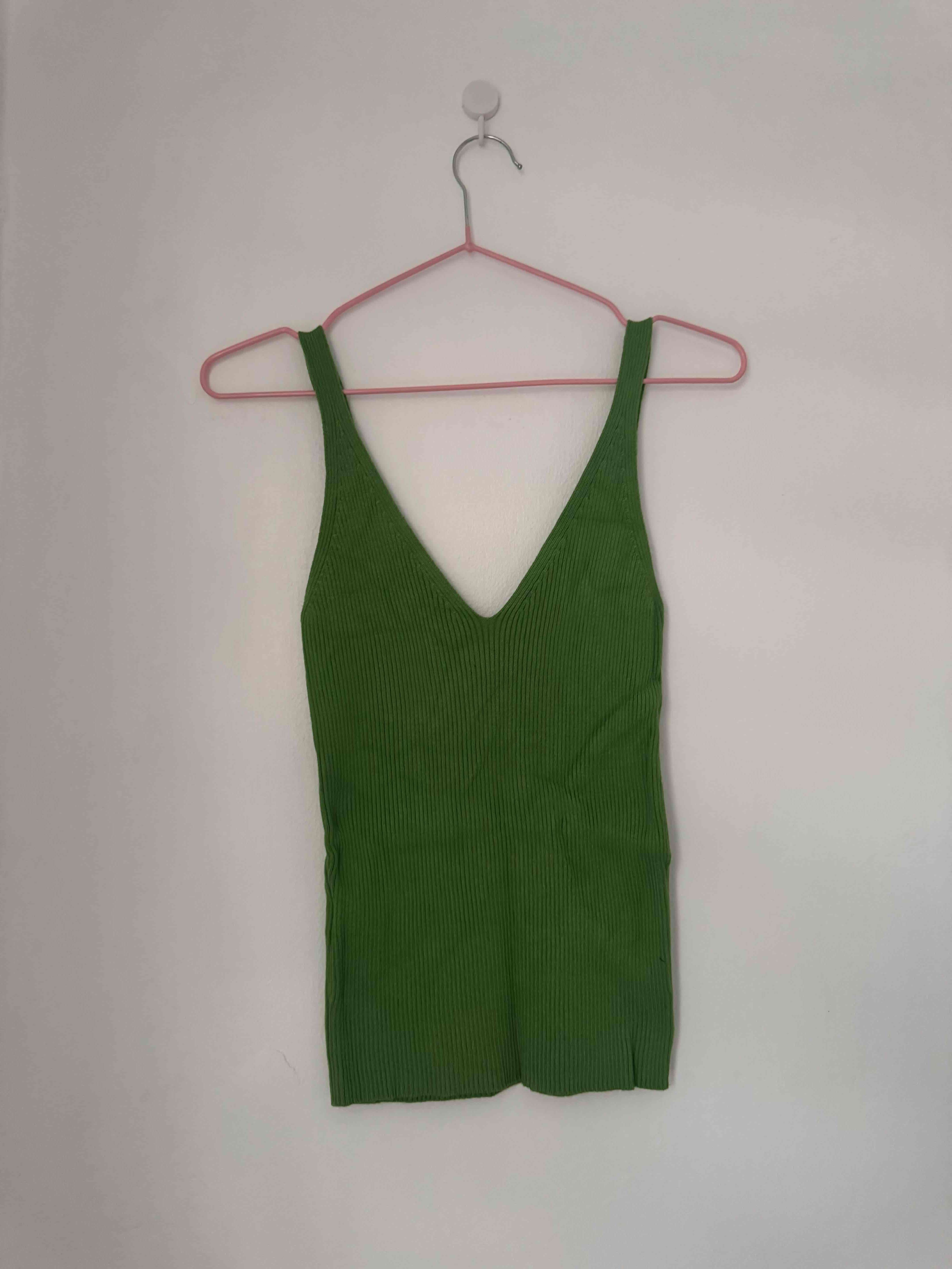 Polera sin mangas verde