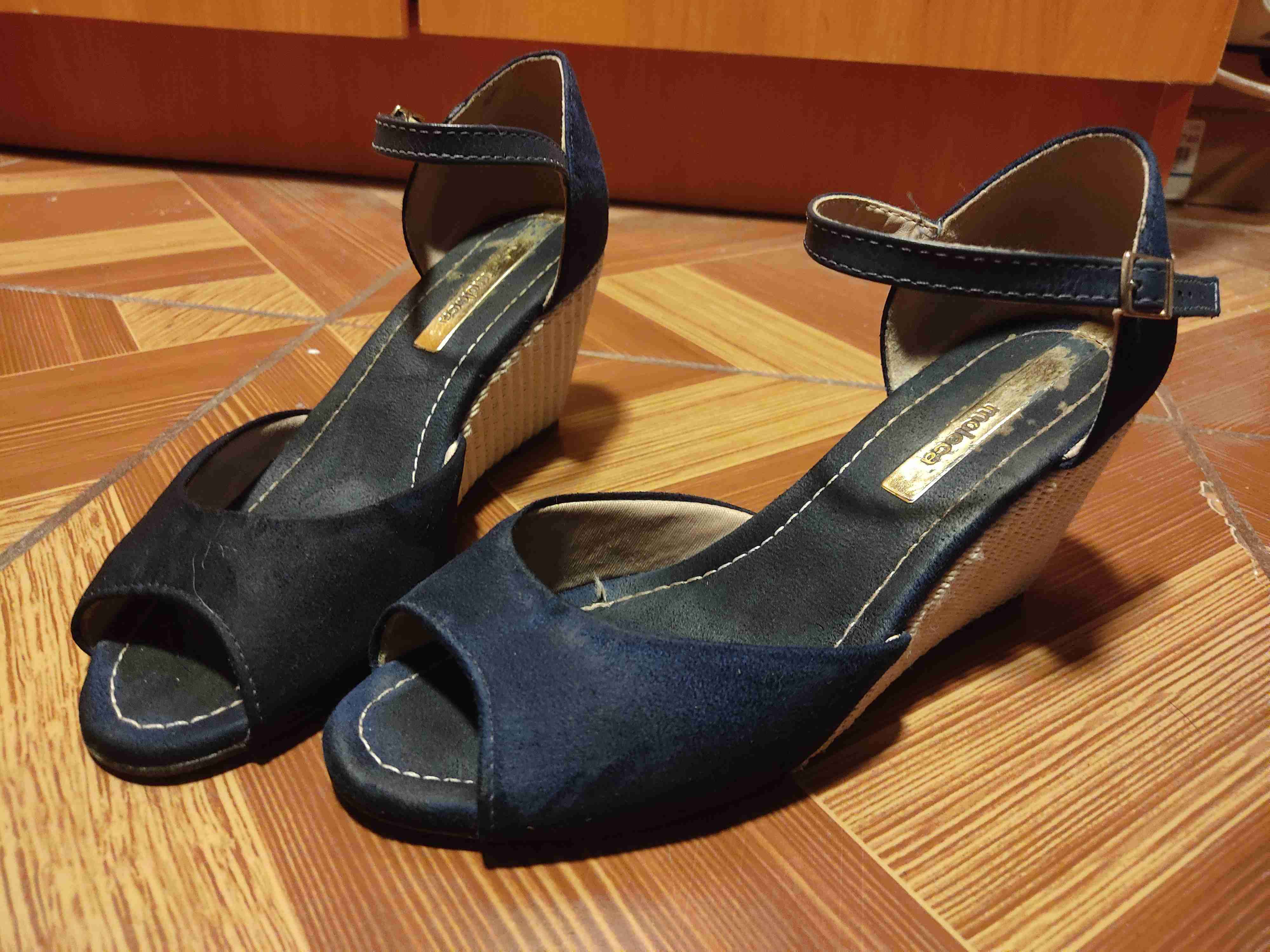 Sandalias negras con plataforma - miniatura 1