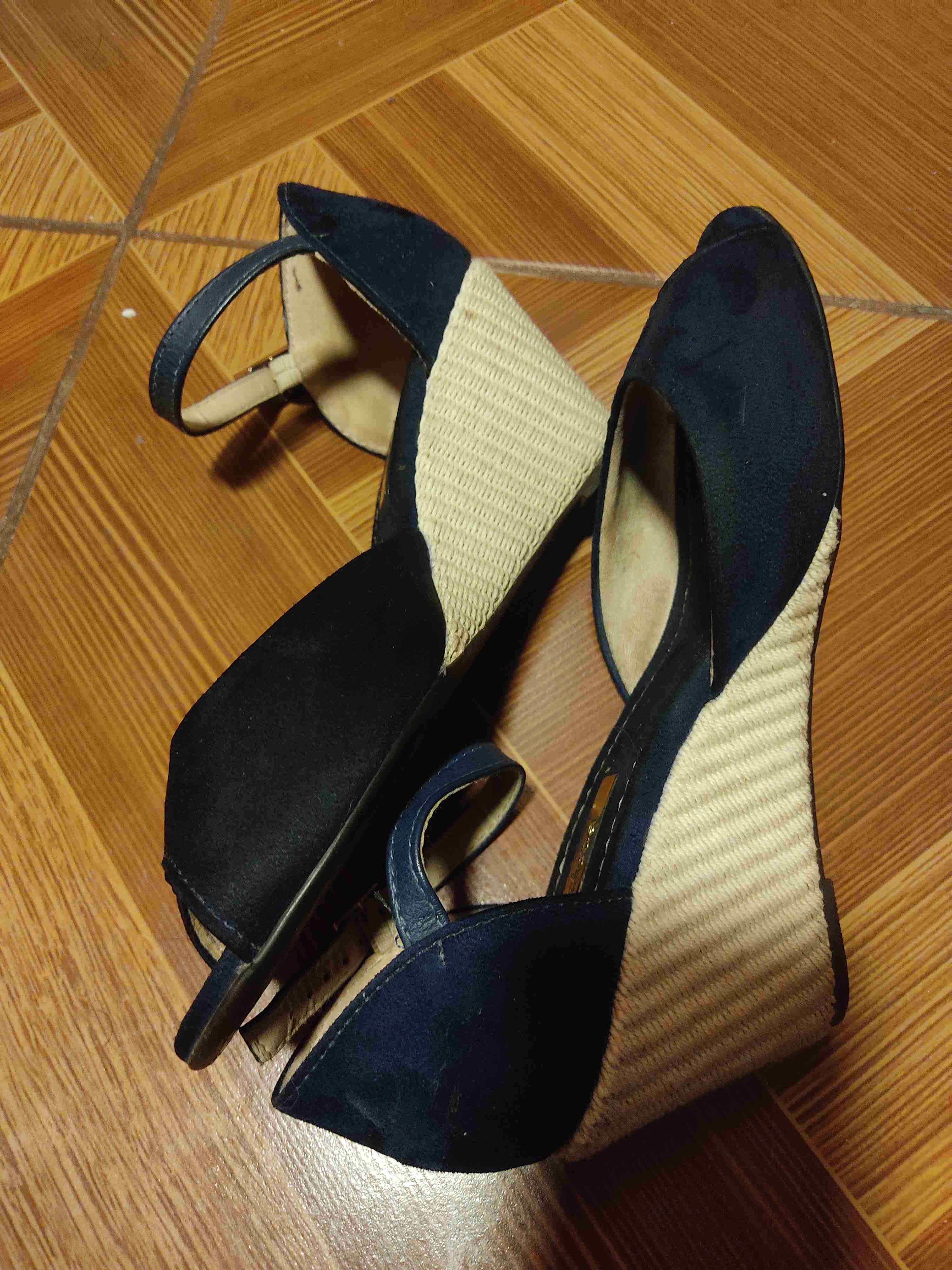 Sandalias negras con plataforma - miniatura 2