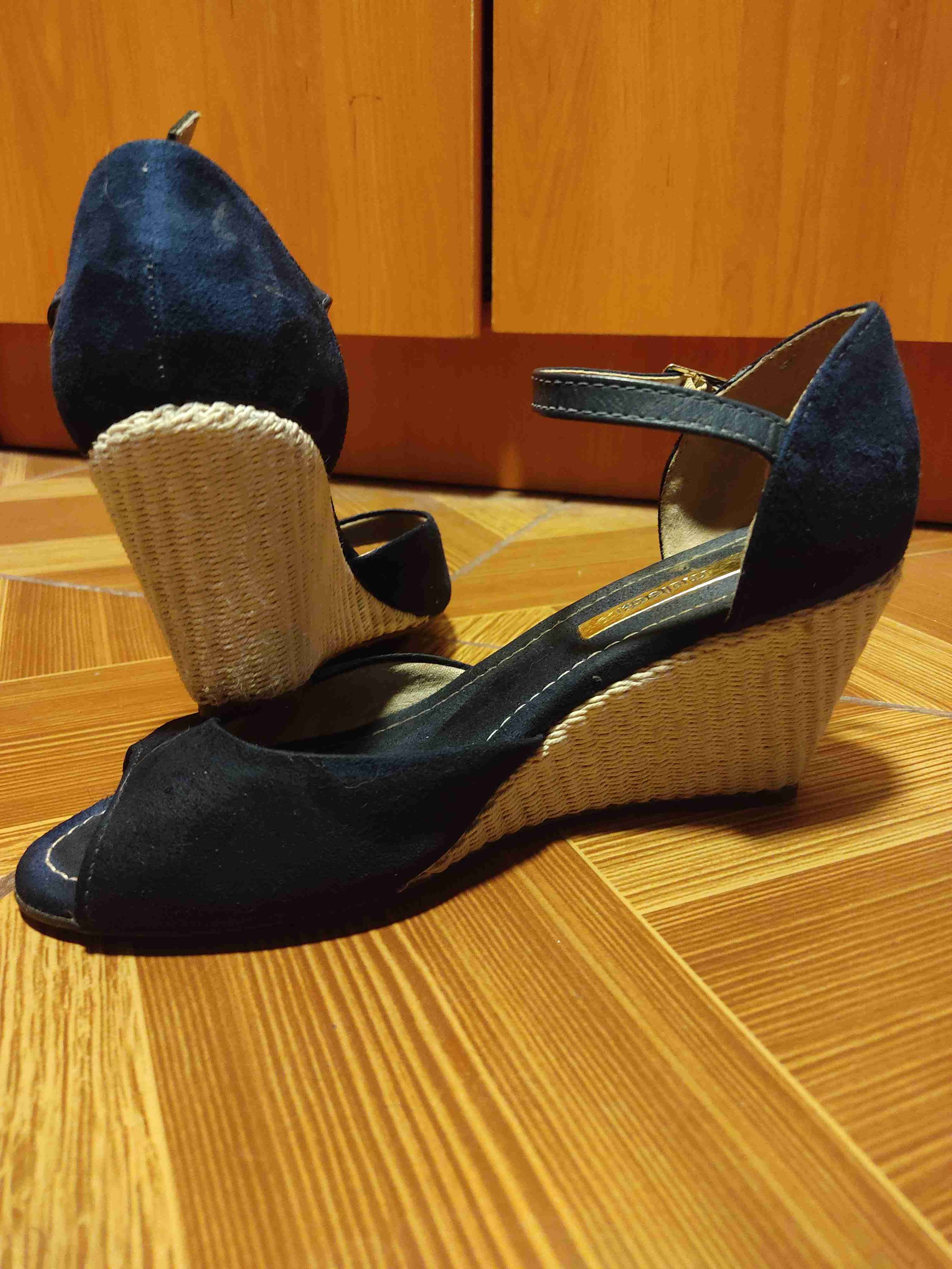 Sandalias negras con plataforma - miniatura 3