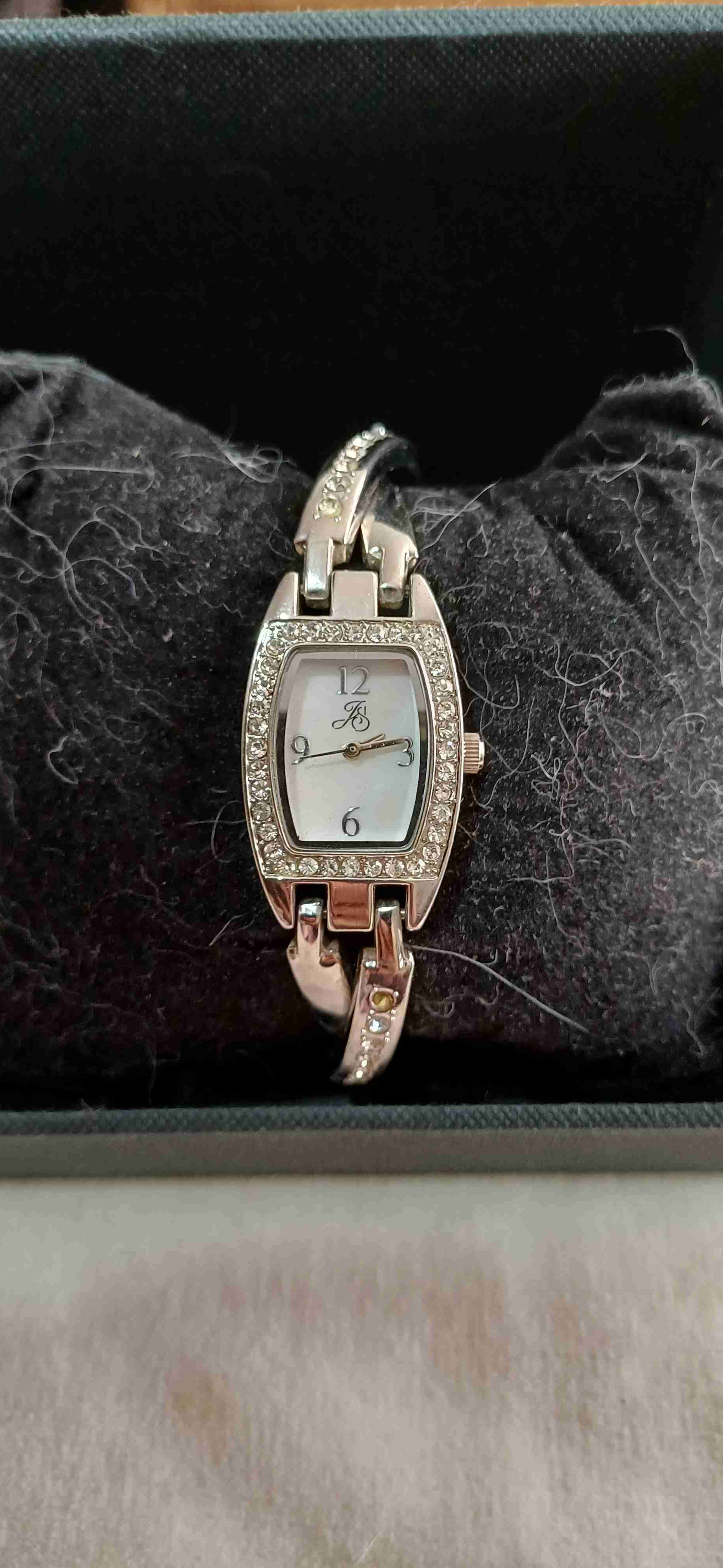 Reloj plateado con cristales - miniatura 1