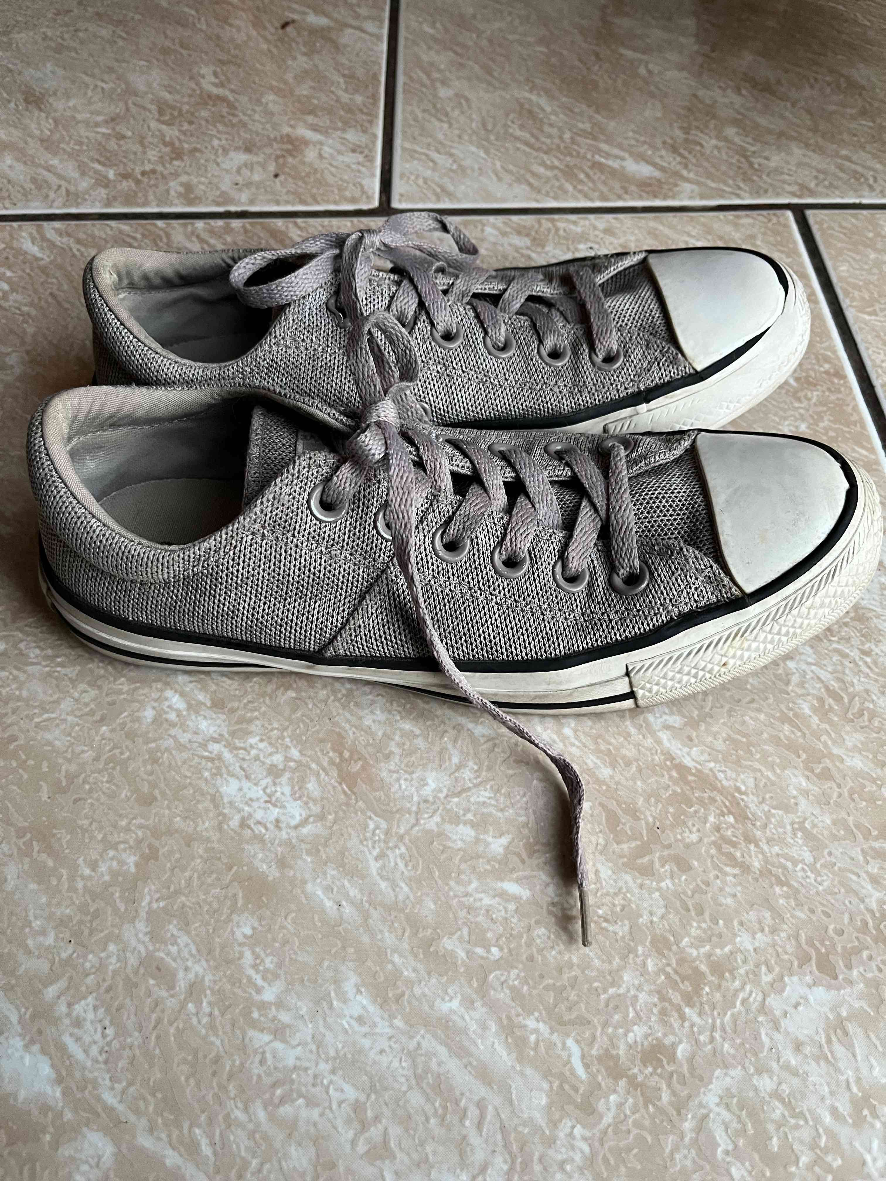 Zapatillas grises casuales - miniatura 1