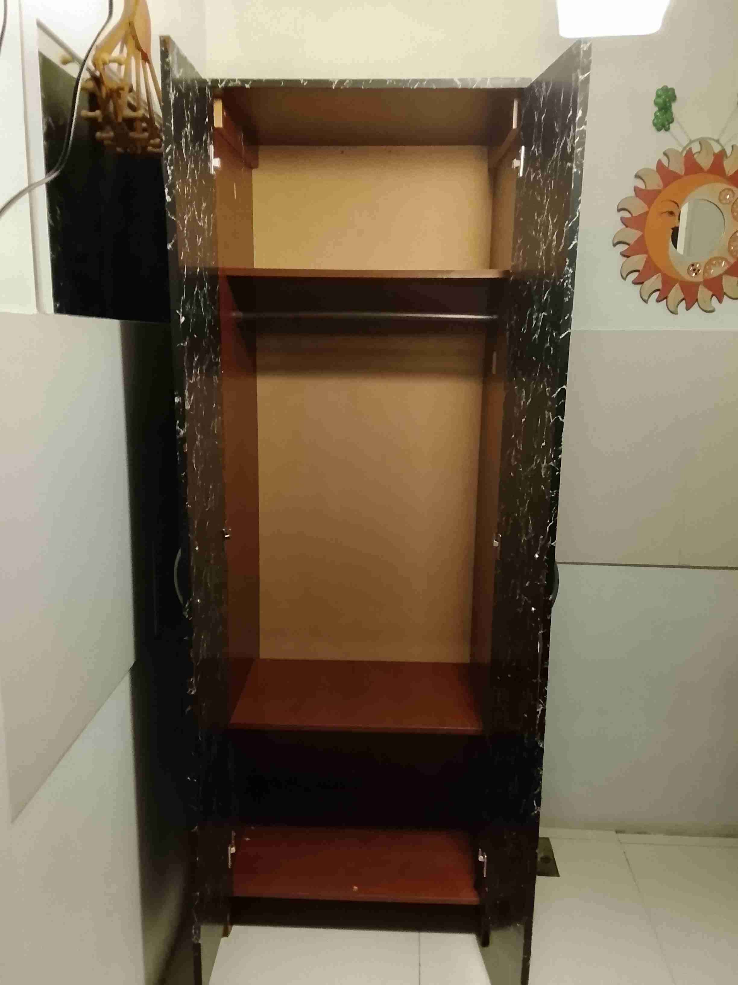 Armario negro con diseño de mármol - miniatura 2