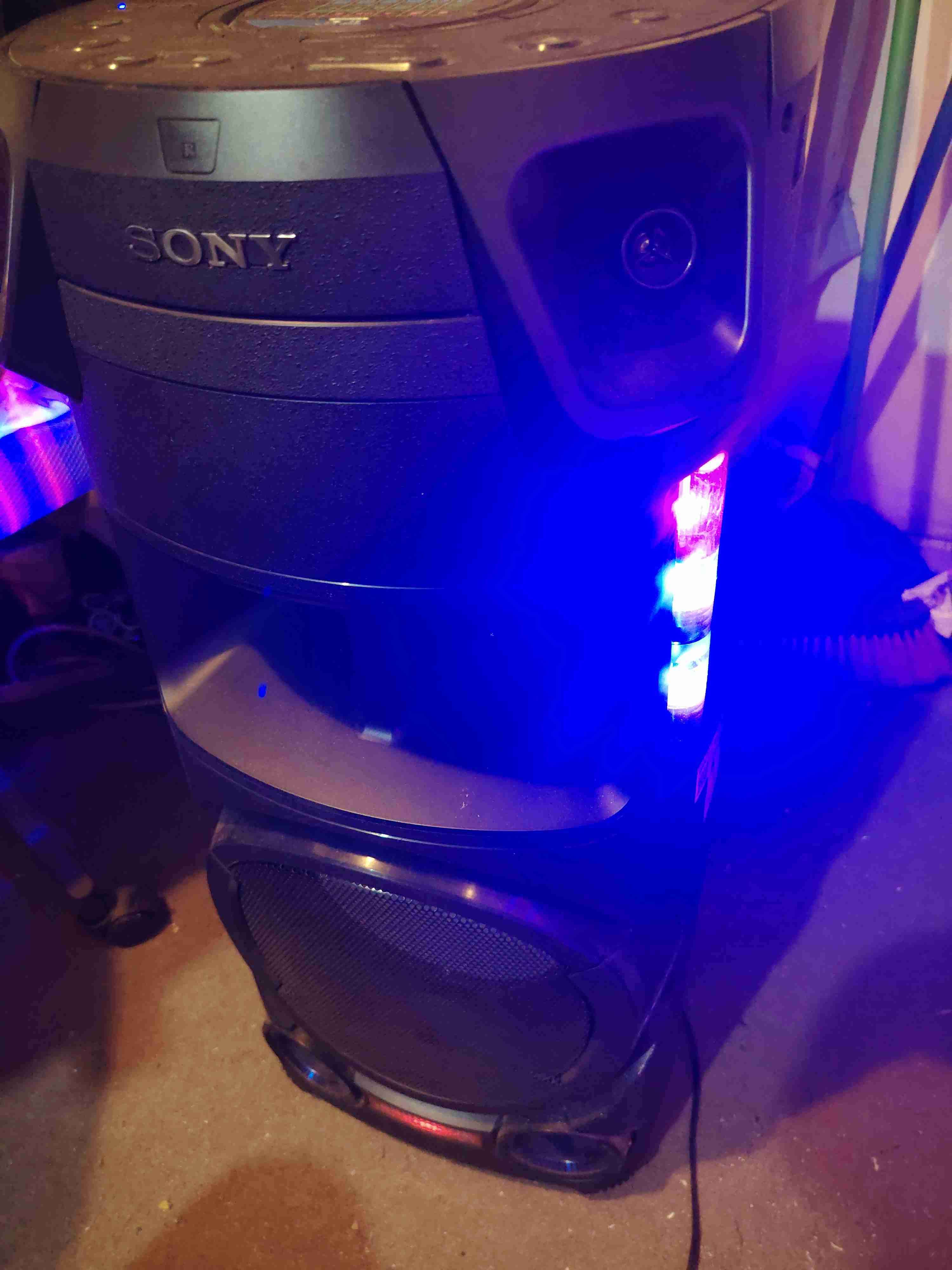 Torre de sonido Sony con luces LED - 1