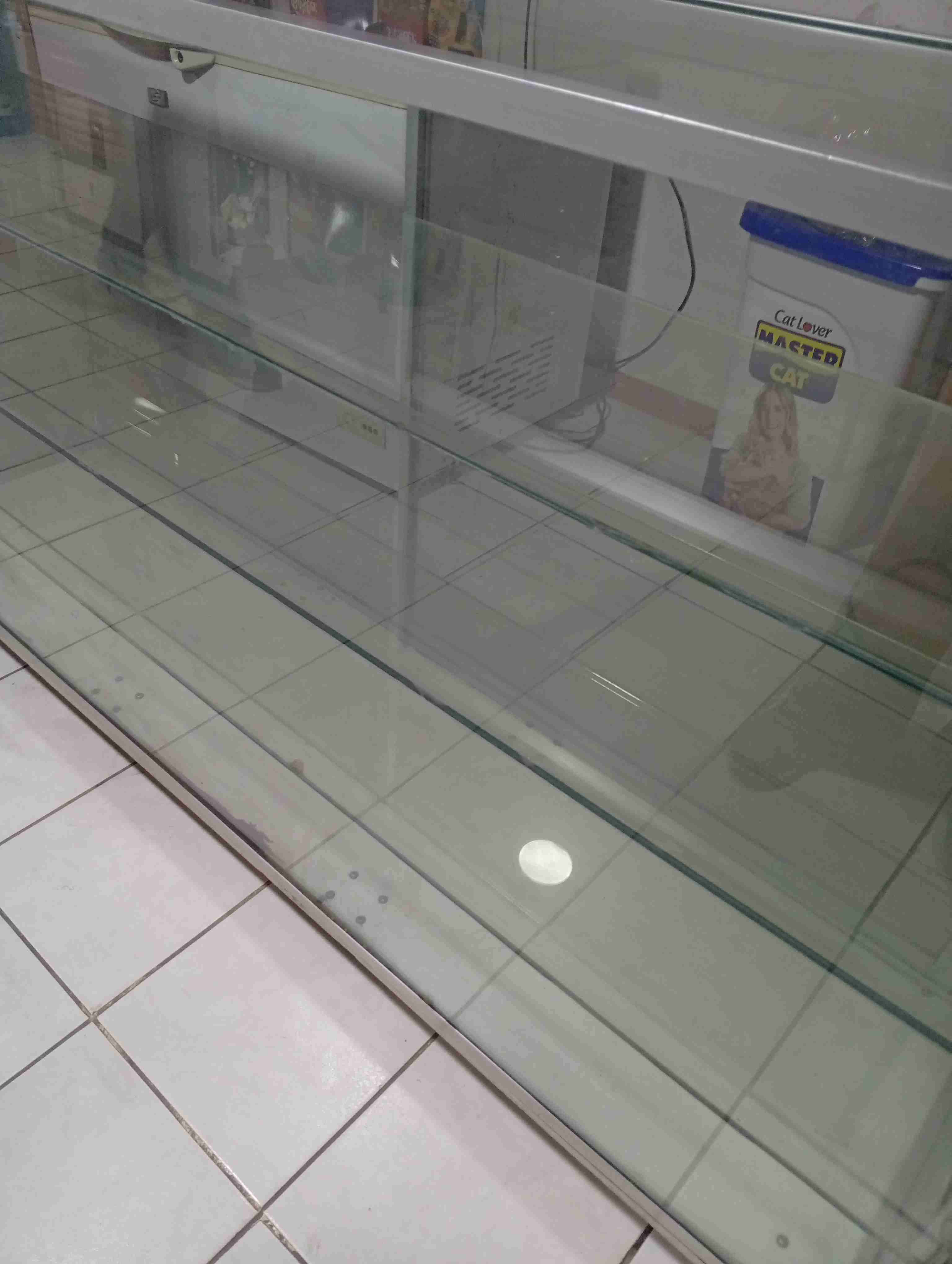 Mostrador de vidrio de tienda - miniatura 1