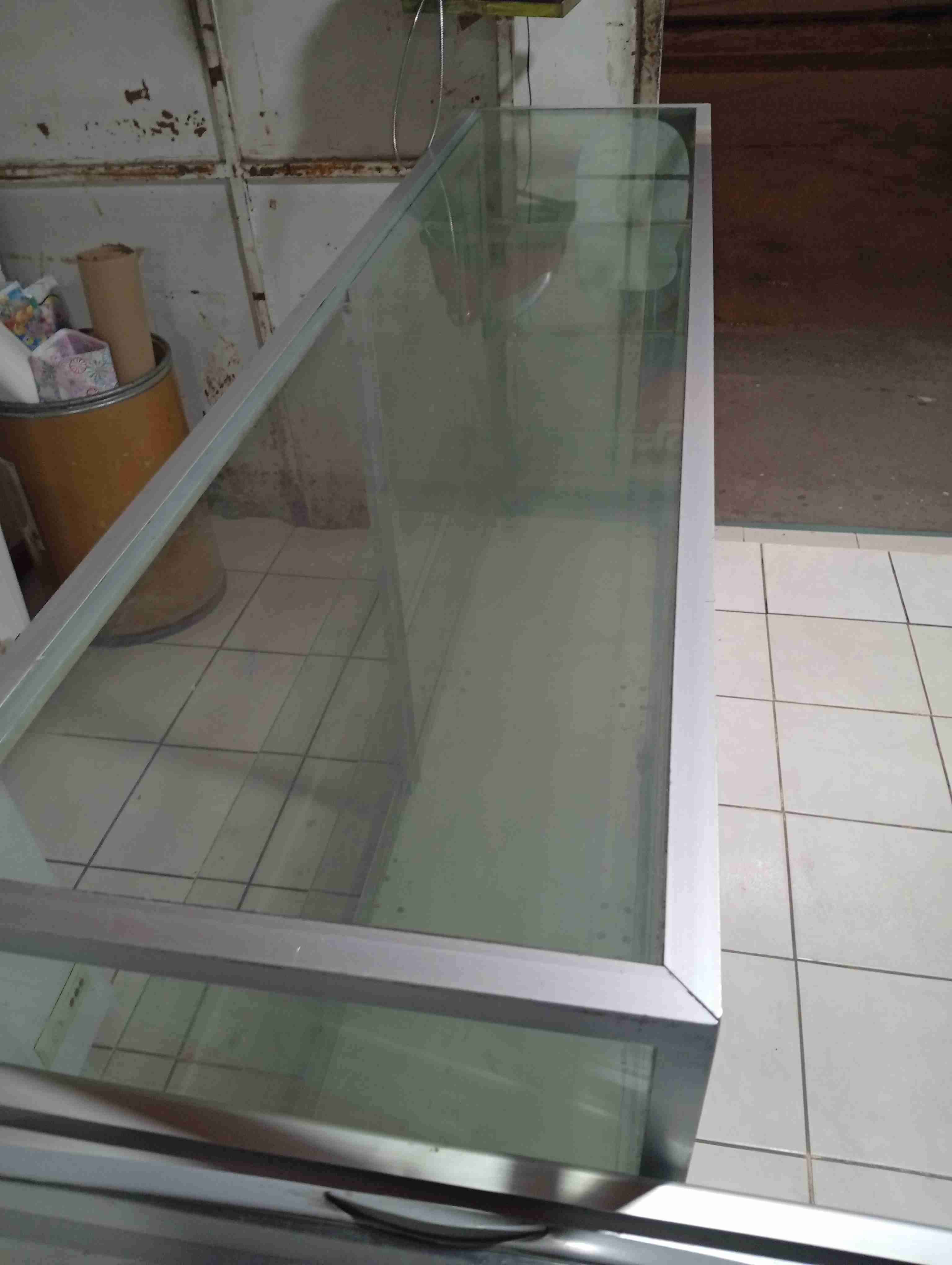 Mostrador de vidrio de tienda - miniatura 2